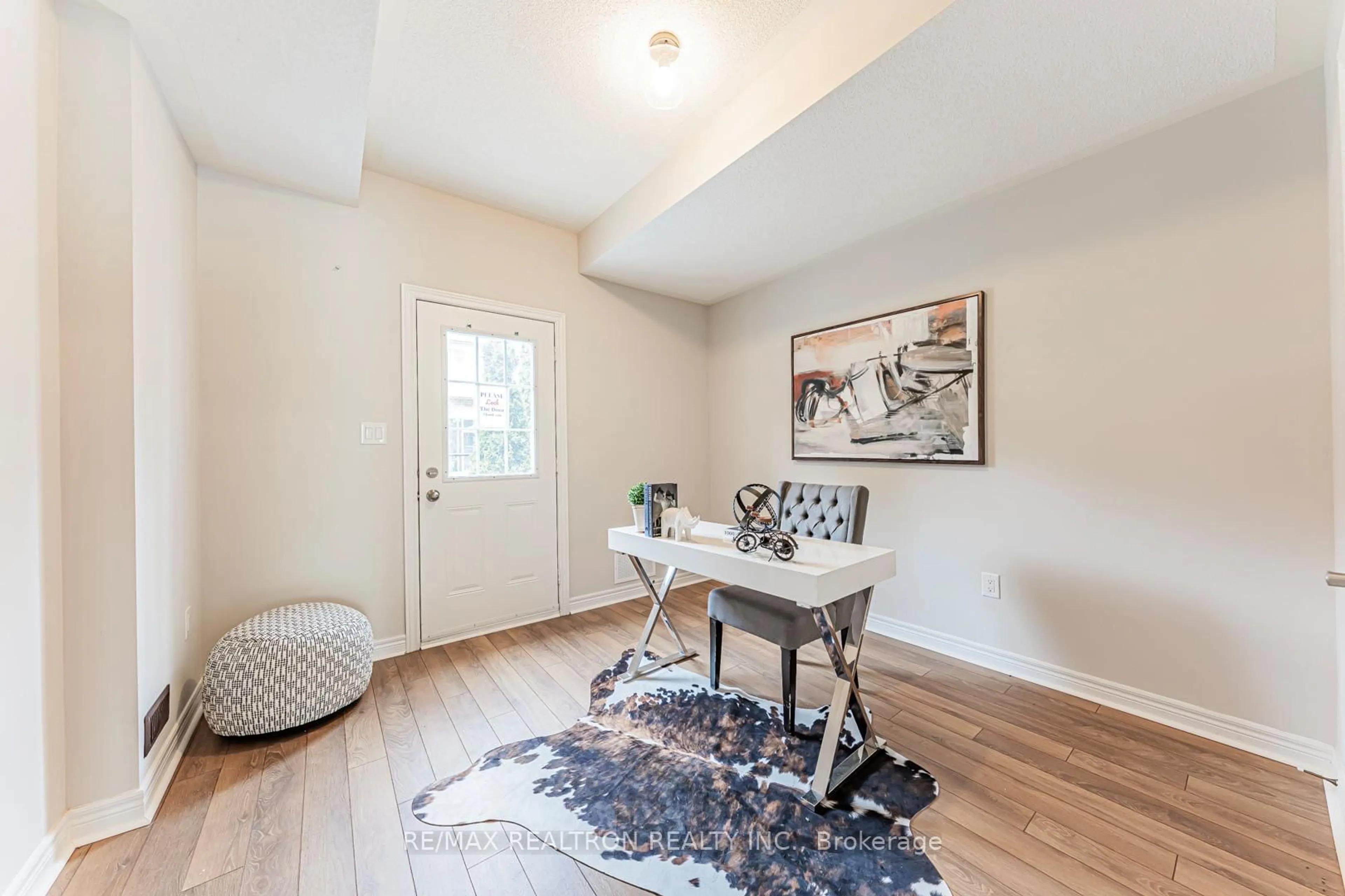 Indoor entryway for 15 Old Colony Rd #84, Richmond Hill Ontario L4E 4L5