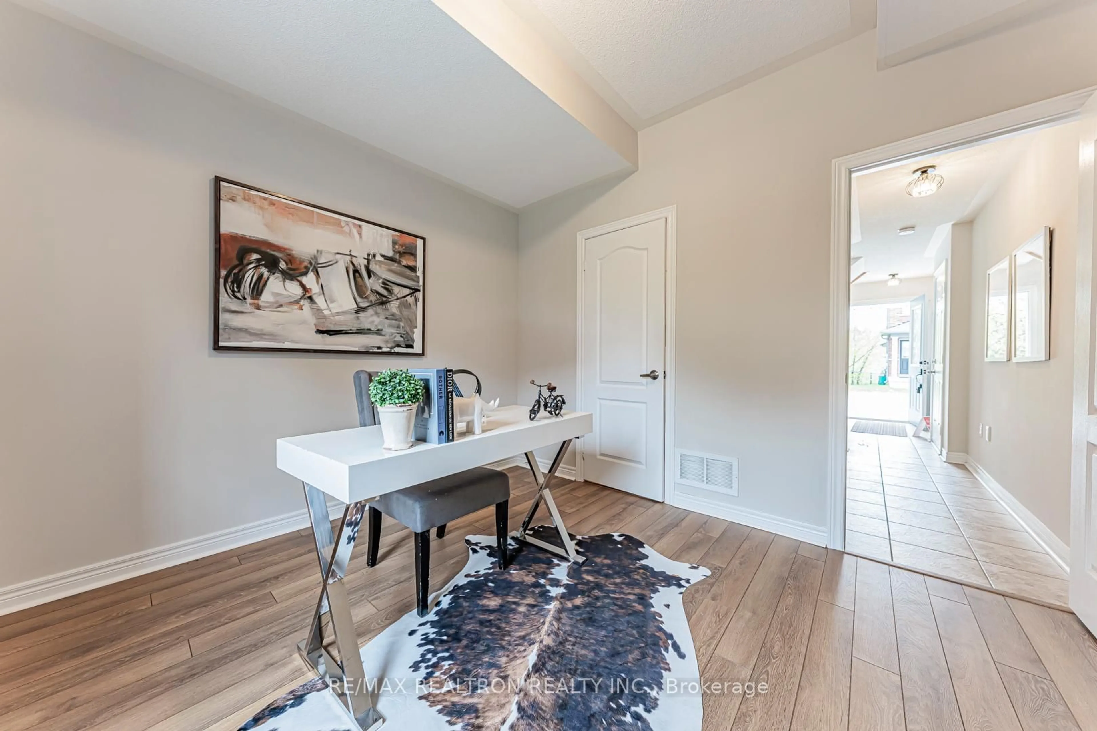 Indoor entryway for 15 Old Colony Rd #84, Richmond Hill Ontario L4E 4L5