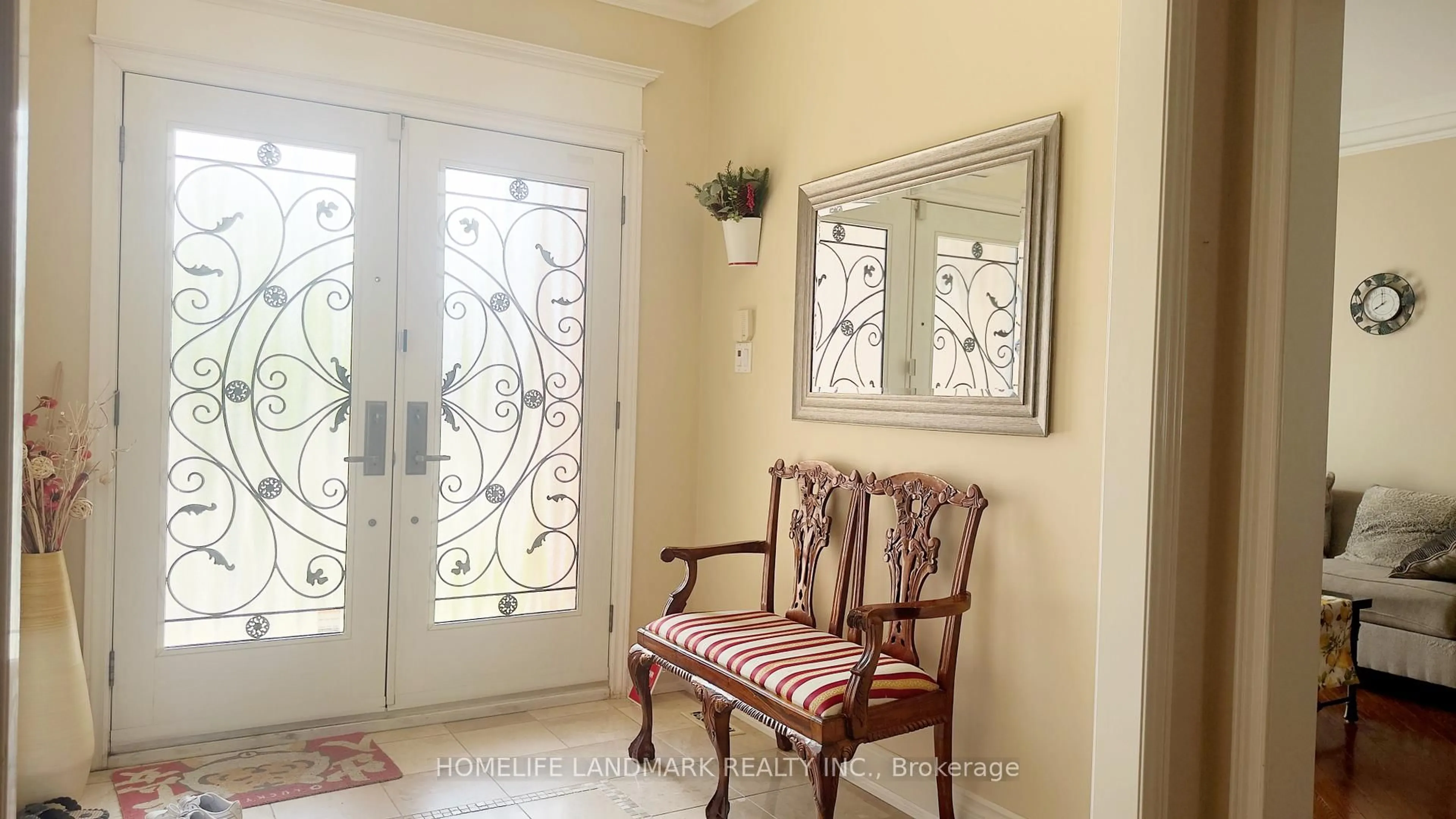Indoor entryway for 136 Worth Blvd, Vaughan Ontario L4J 7V5
