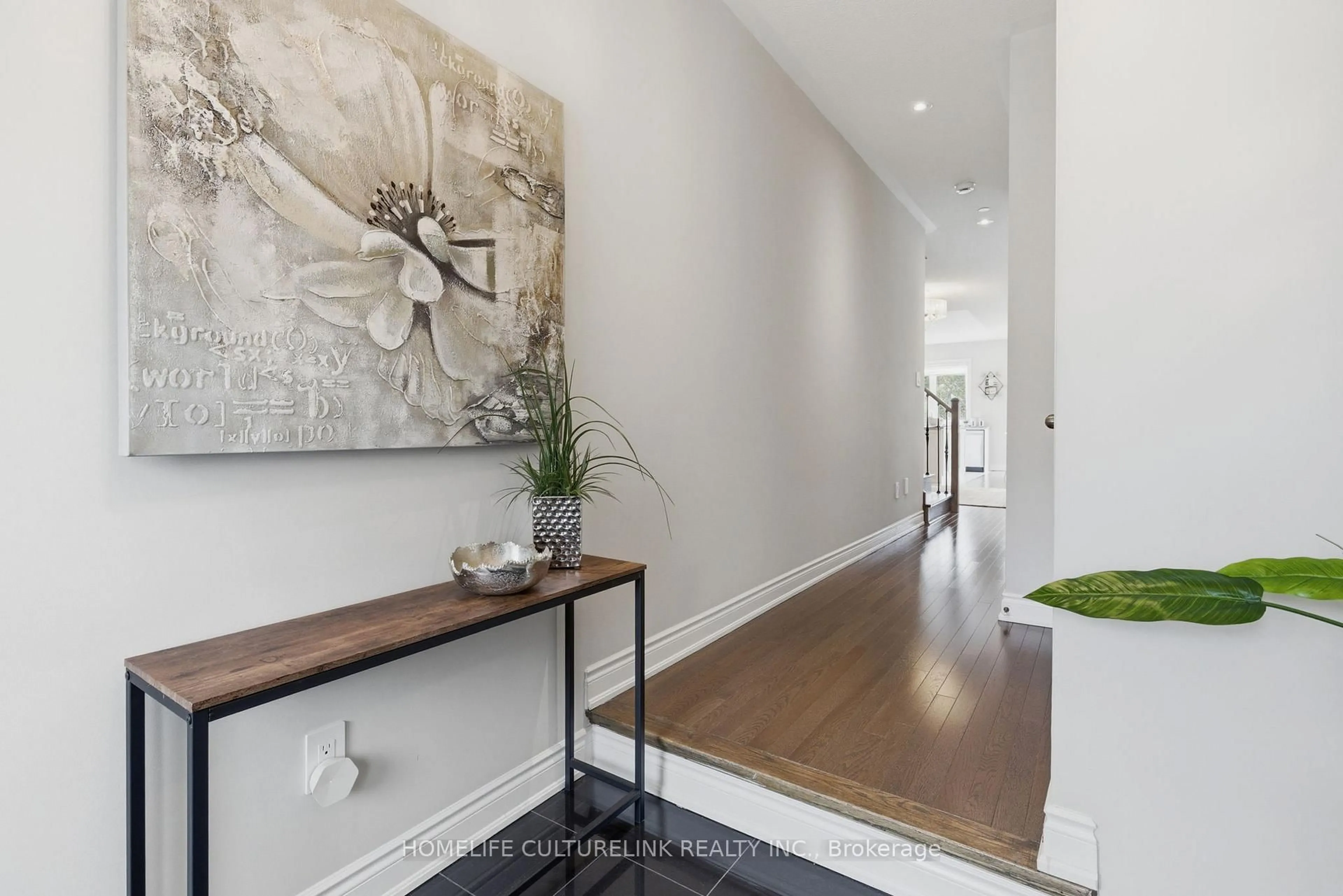 Indoor entryway for 1331 Major Mackenzie Dr #126, Vaughan Ontario L6A 4W4