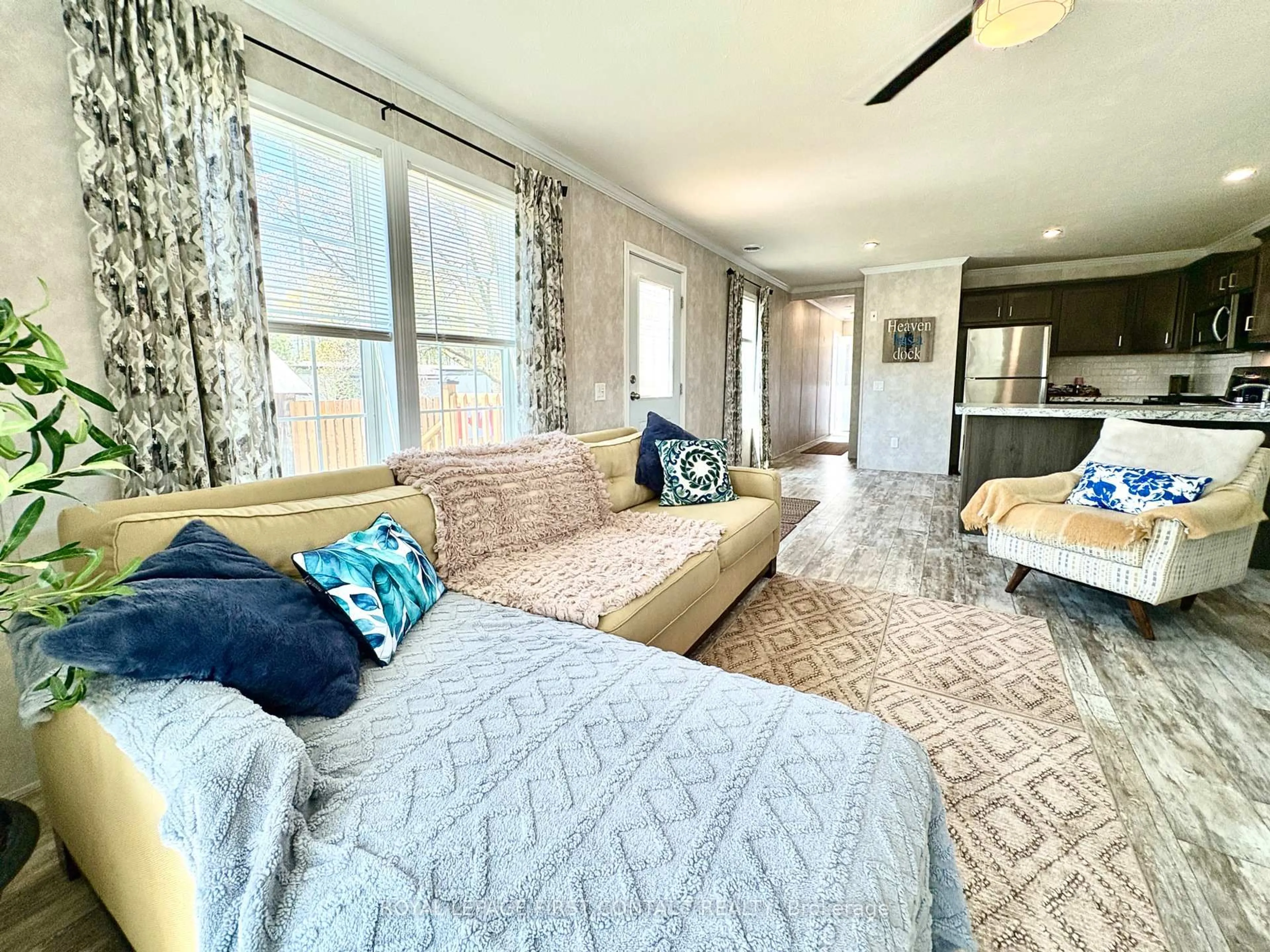 Living room with furniture, unknown for 40 SHAMROCK Cres, Essa Ontario L3W 0A5
