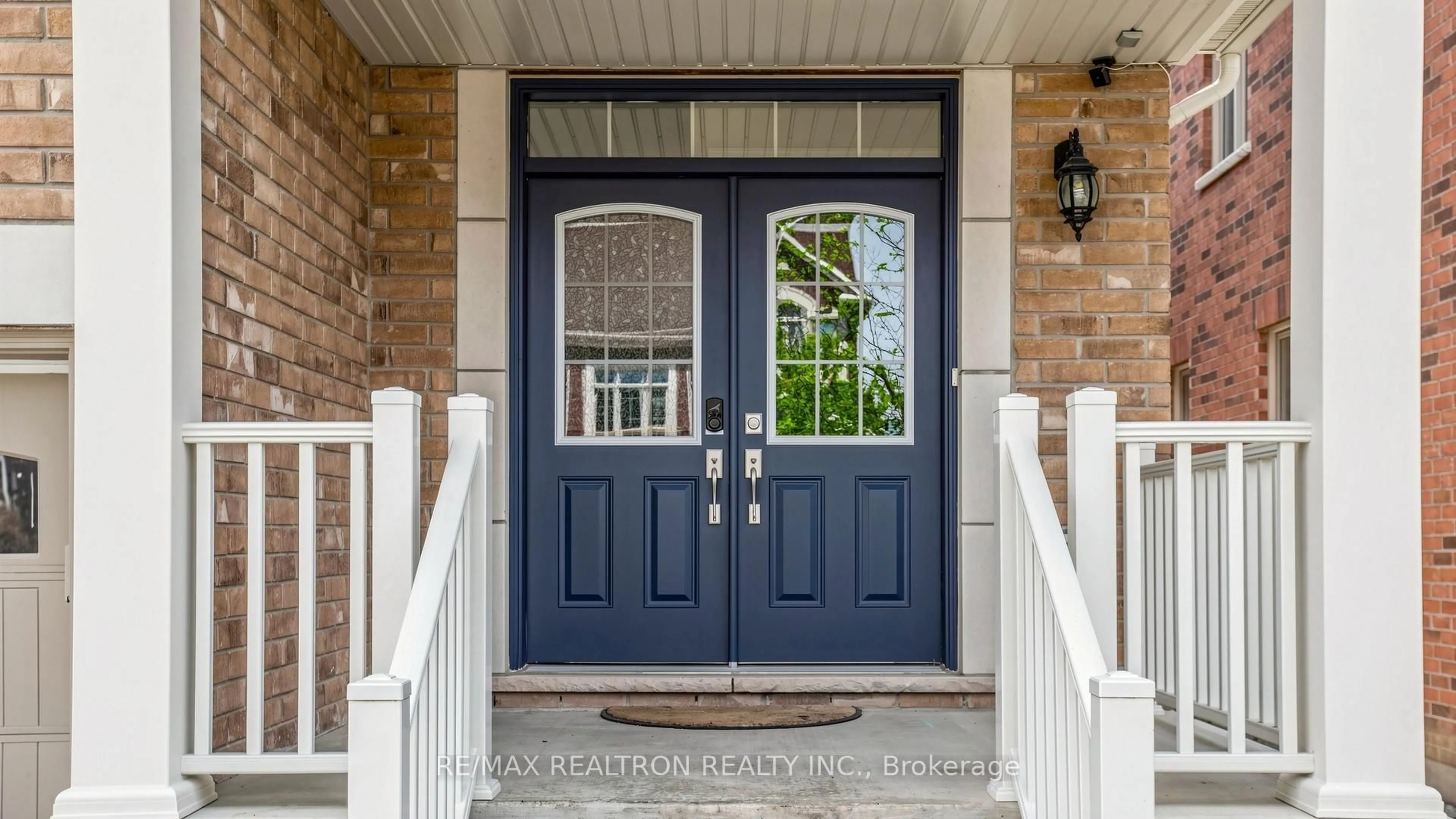 Indoor entryway for 11 Peter Miller St, Aurora Ontario L4G 0W4
