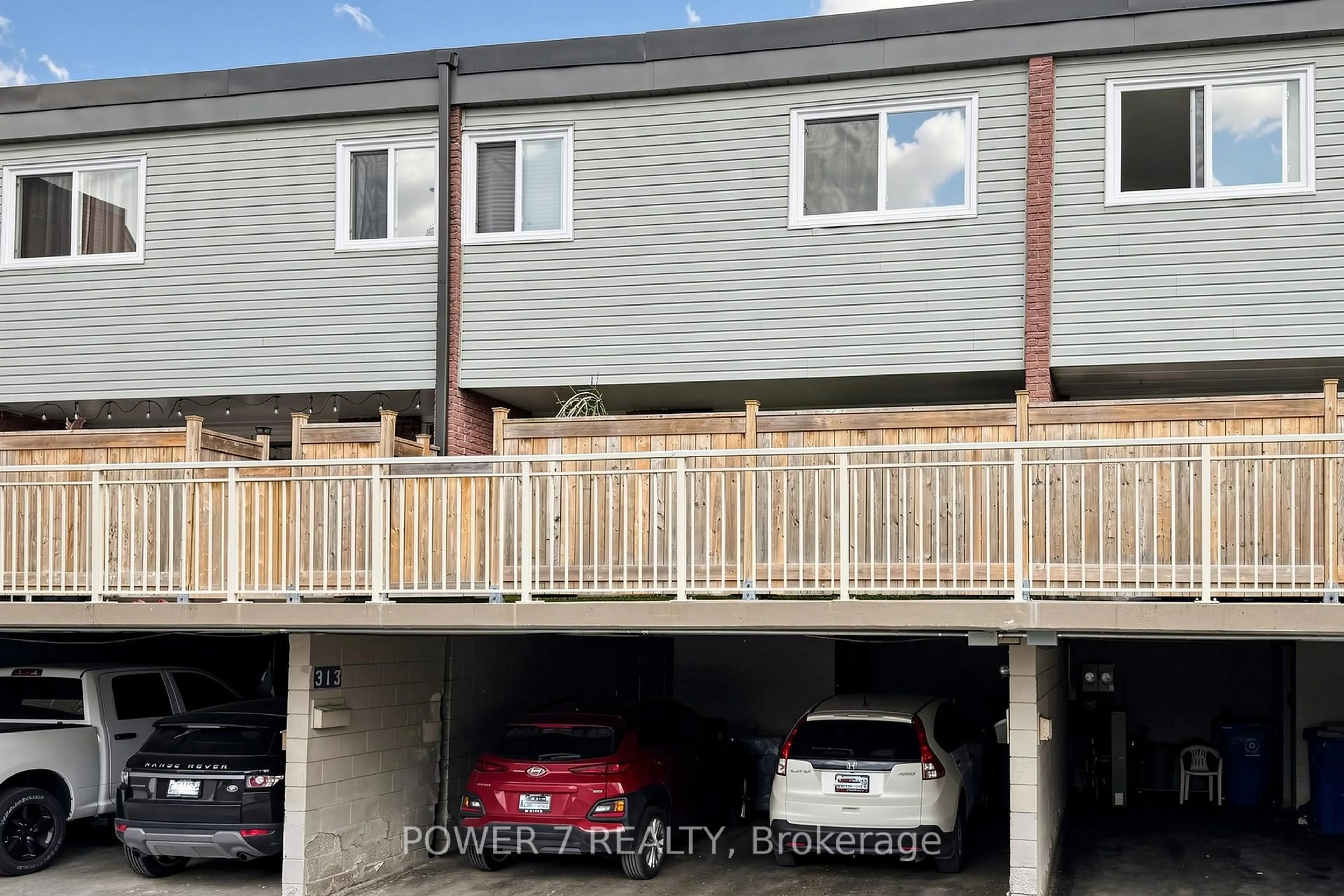 A pic from outside/outdoor area/front of a property/back of a property/a pic from drone, street for 311 Milestone Cres #146, Aurora Ontario L4G 3M2