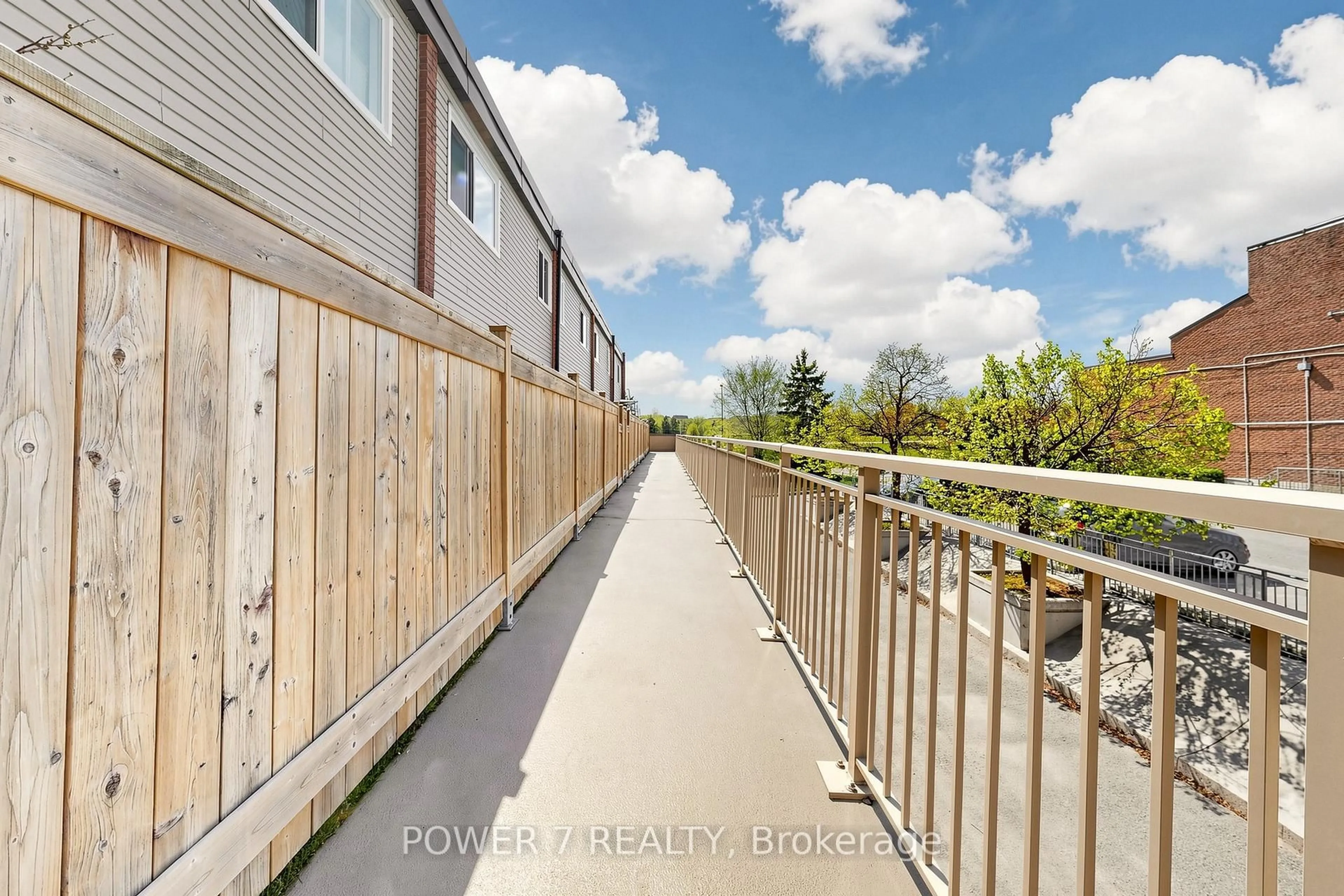A pic from outside/outdoor area/front of a property/back of a property/a pic from drone, street for 311 Milestone Cres #146, Aurora Ontario L4G 3M2
