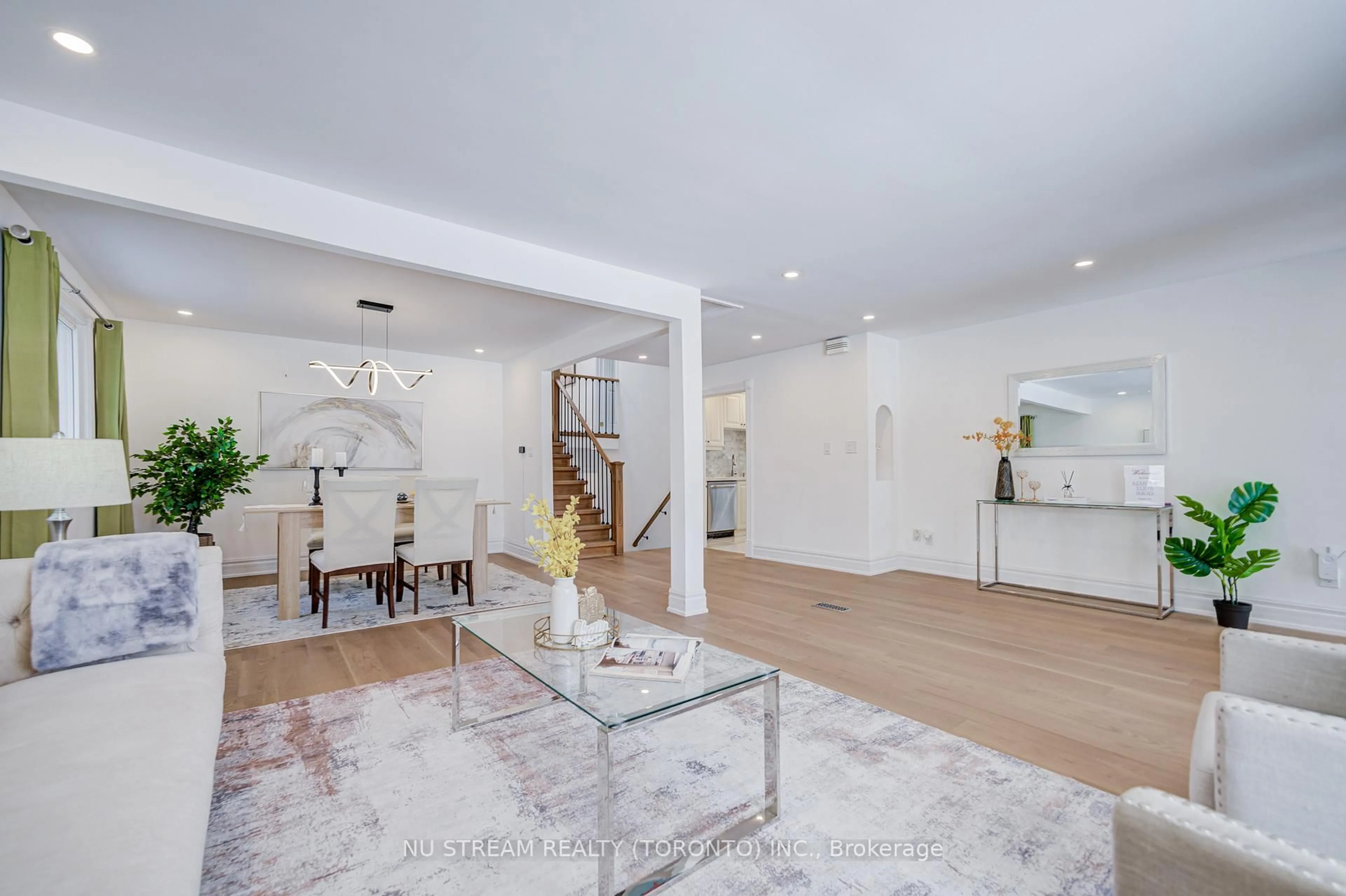 Unknown for 8 Hemingway Cres, Markham Ontario L3R 2A4