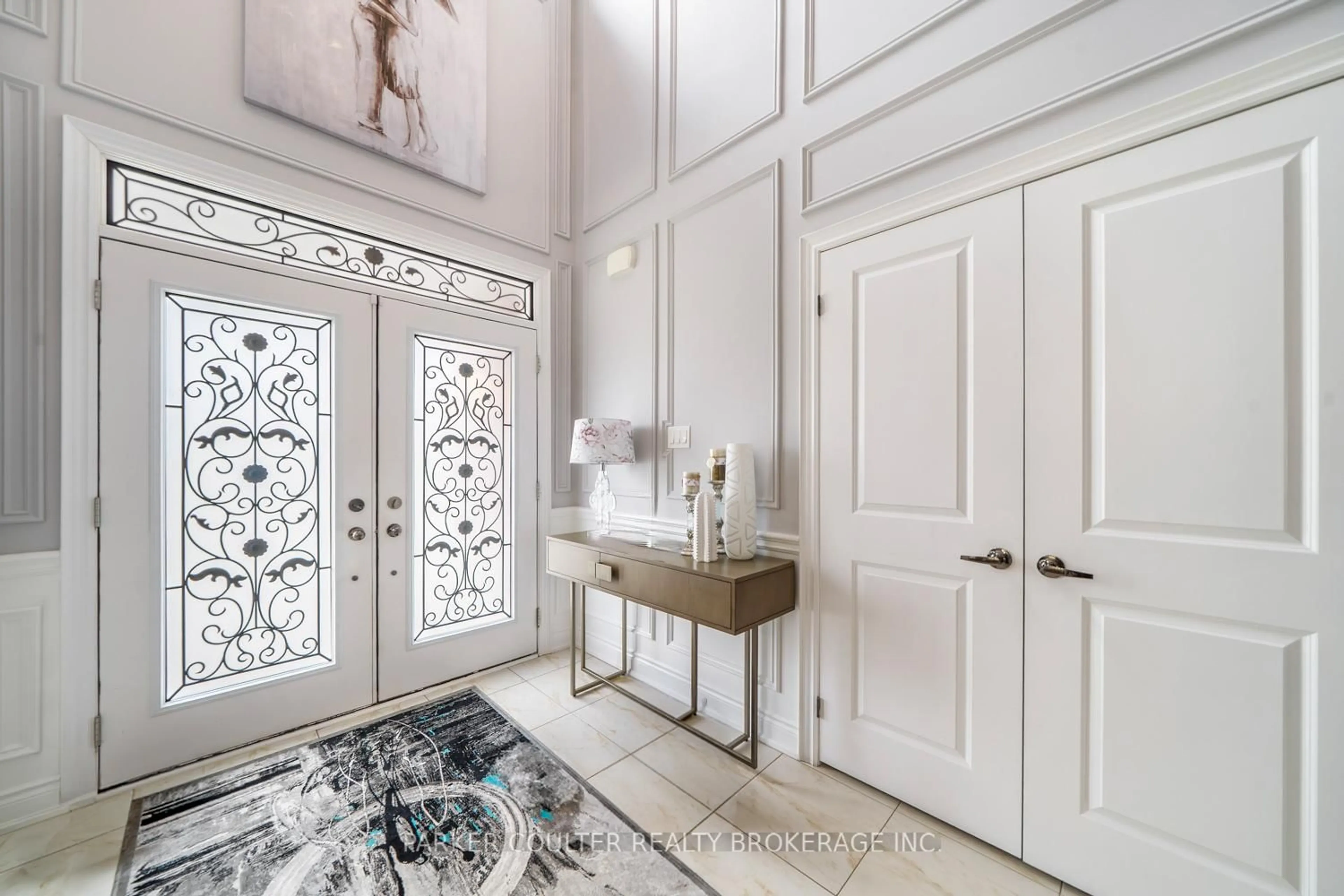 Indoor entryway for 49 Victoria St, Innisfil Ontario L0L 1L0