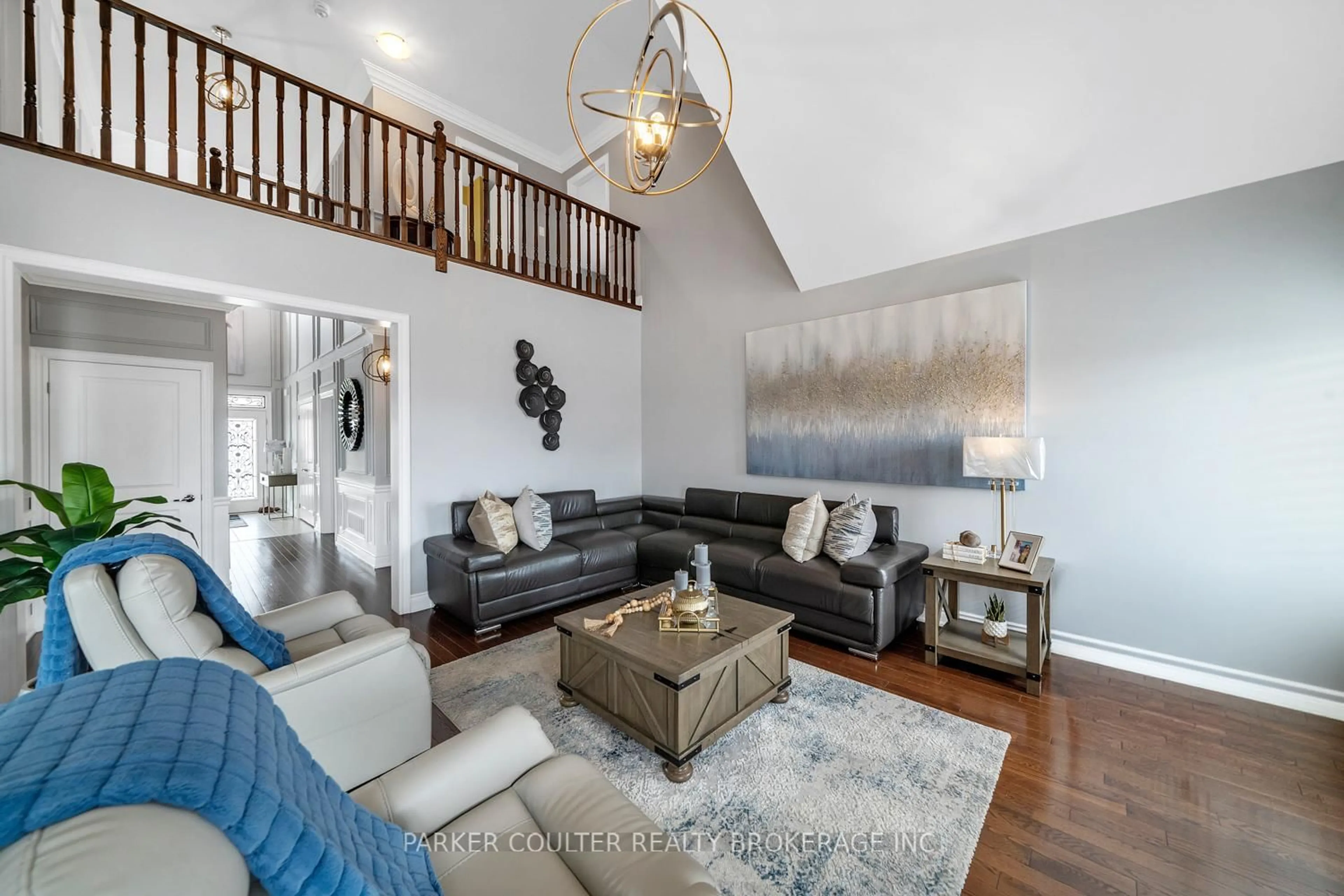 Living room with furniture, unknown for 49 Victoria St, Innisfil Ontario L0L 1L0