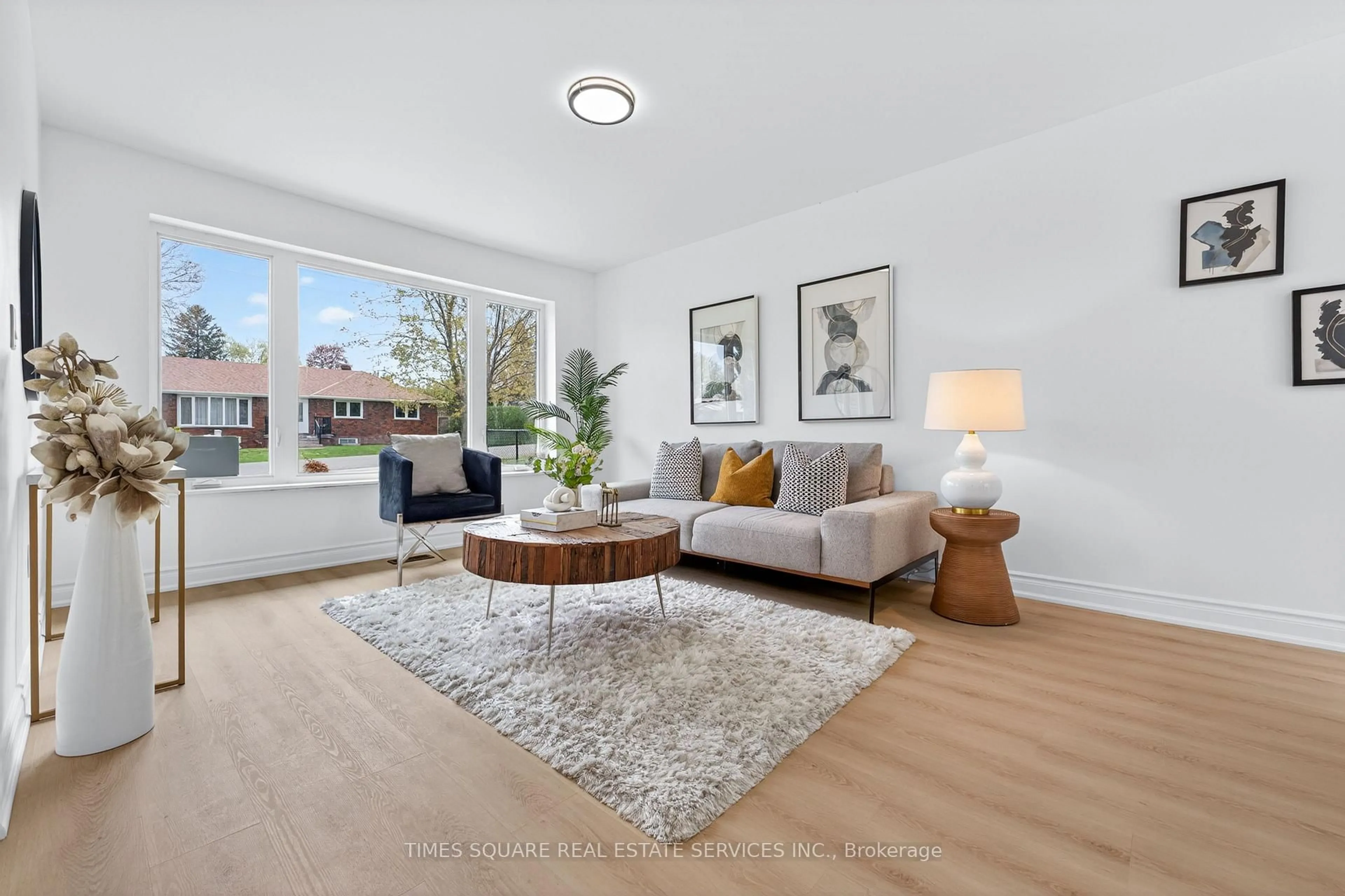 Living room with furniture, unknown for 230 East St, East Gwillimbury Ontario L9N 1K8