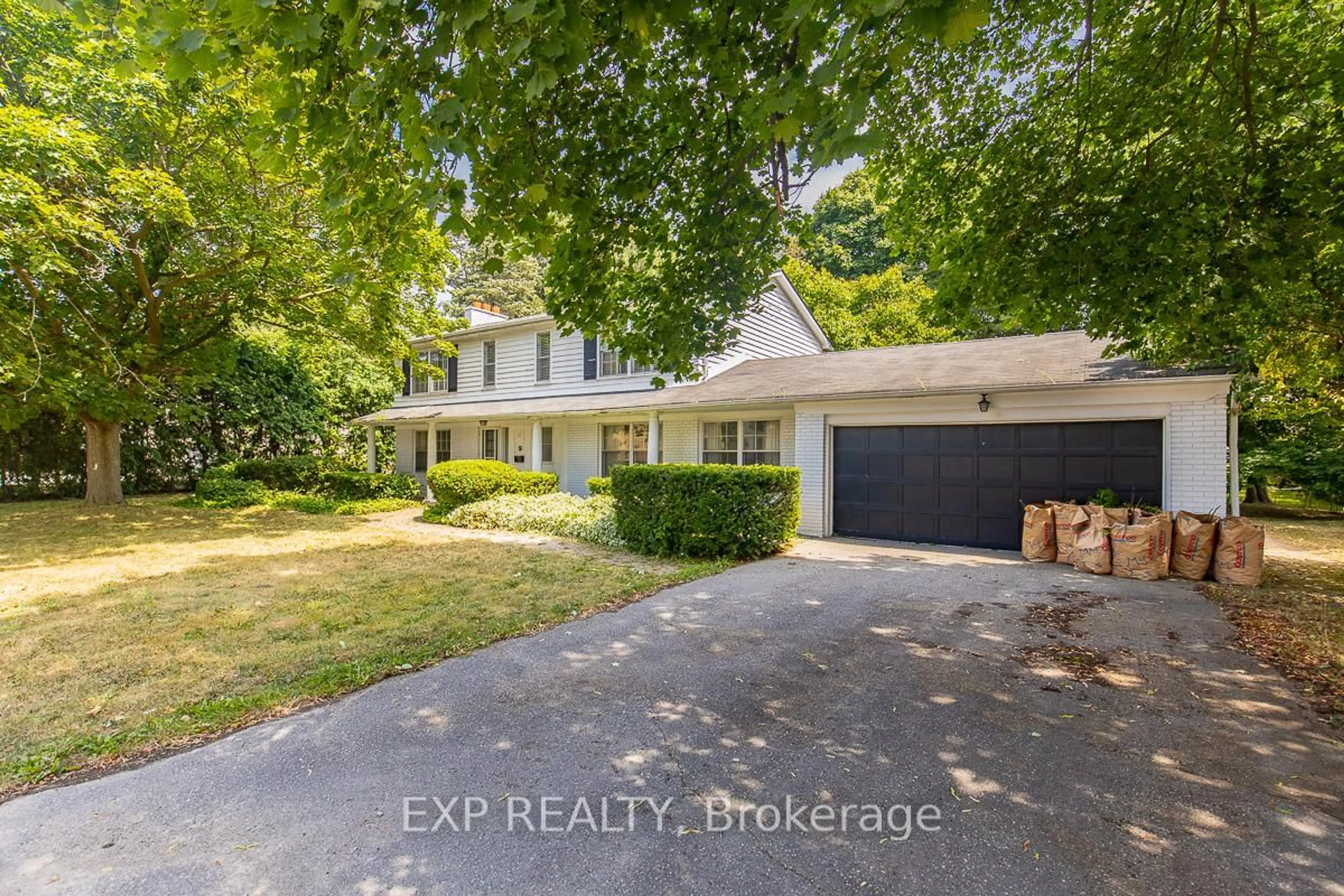 A pic from outside/outdoor area/front of a property/back of a property/a pic from drone, street for 9 Laureleaf Rd, Markham Ontario L3T 2X2