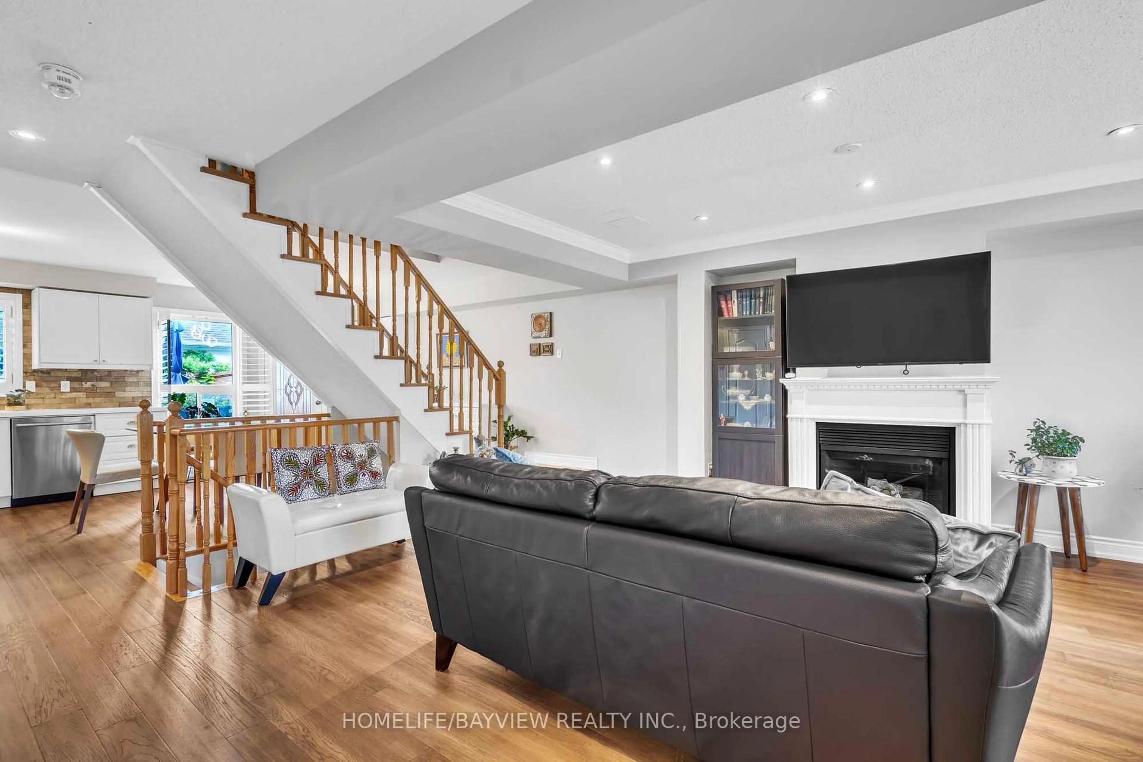 Living room with furniture, unknown for 15 Elderbrook Cres, Vaughan Ontario L4K 5M3