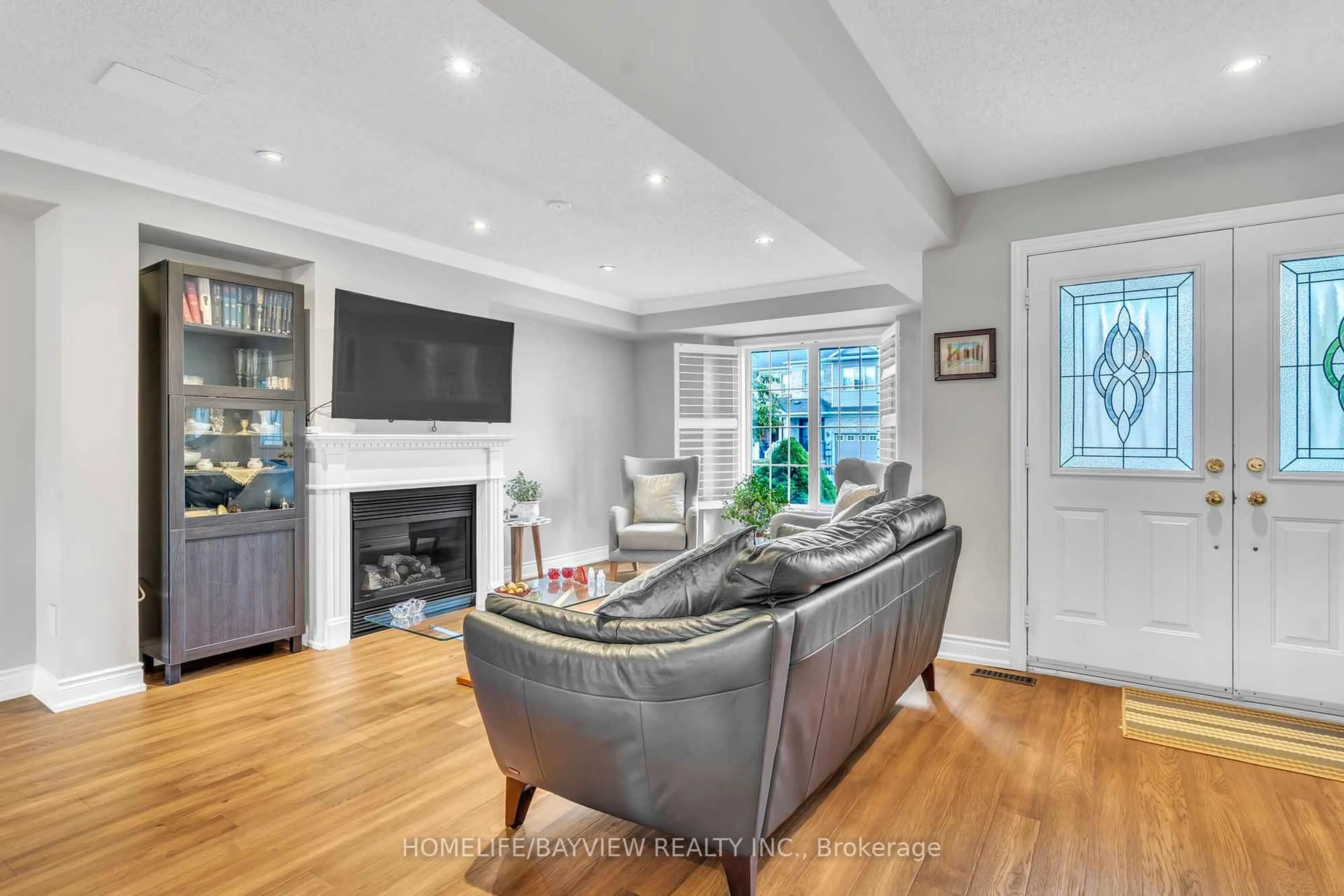 Living room with furniture, unknown for 15 Elderbrook Cres, Vaughan Ontario L4K 5M3