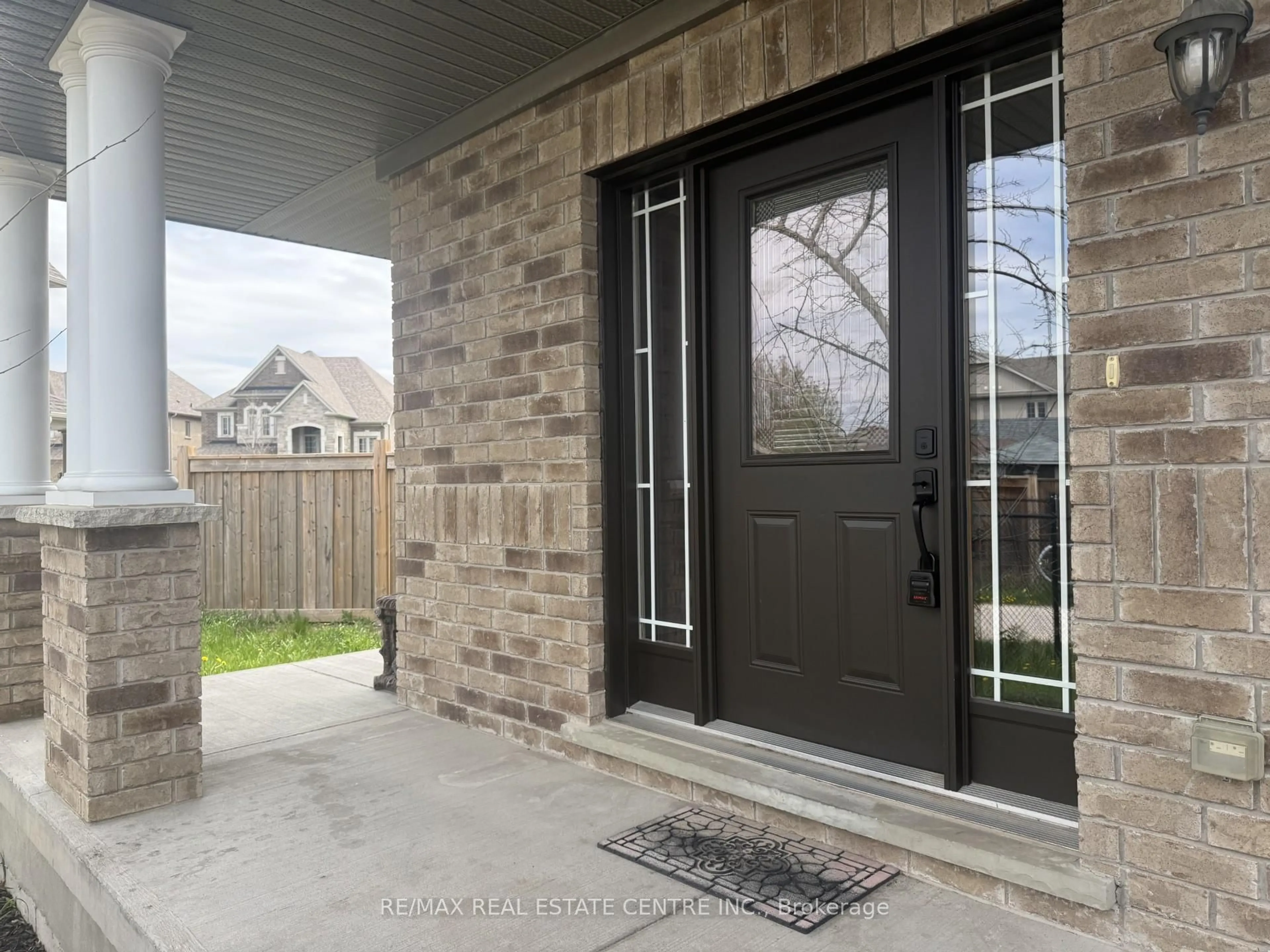 Indoor entryway for 51 Burt Ave, New Tecumseth Ontario L9R 0G8