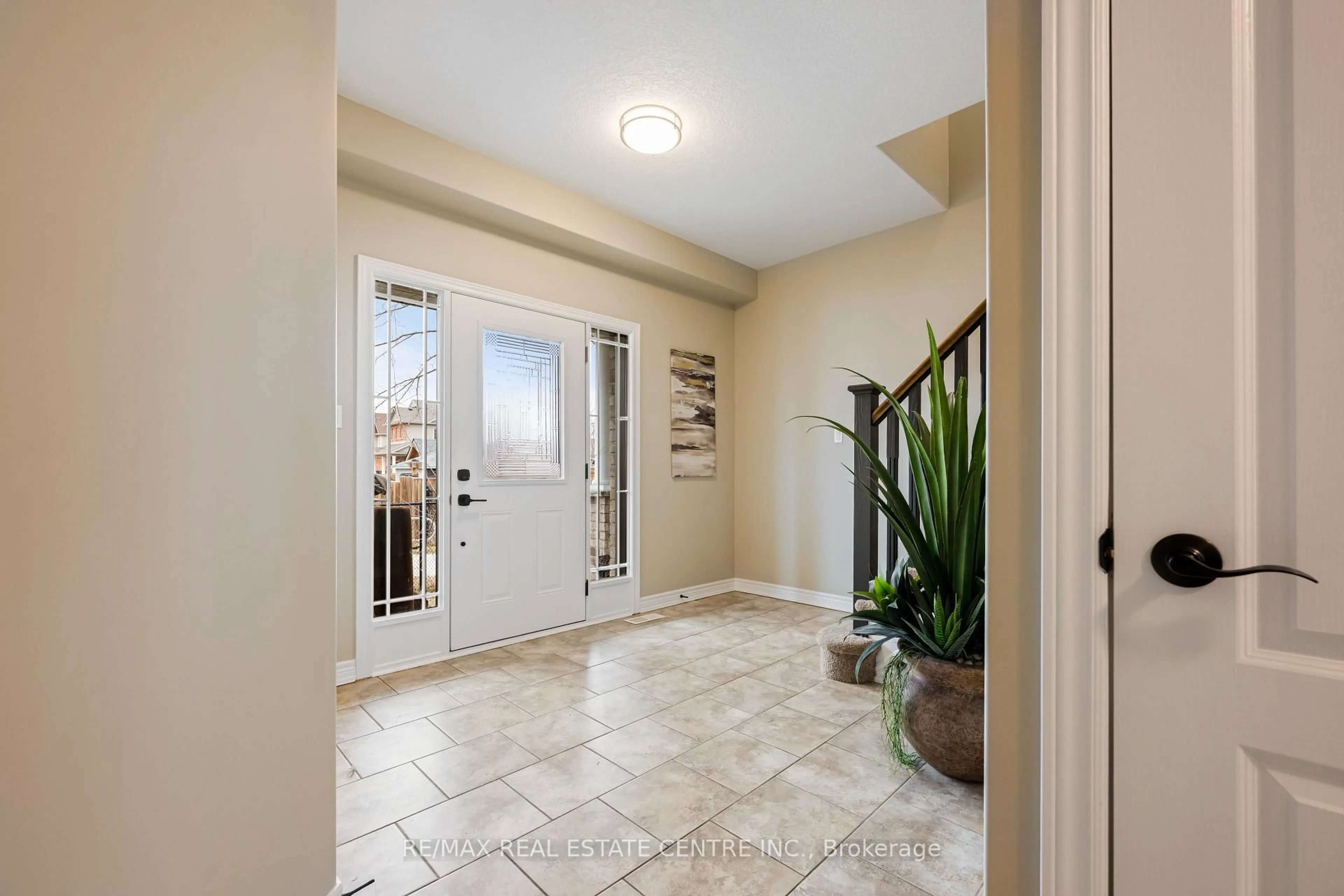 Indoor entryway for 51 Burt Ave, New Tecumseth Ontario L9R 0G8