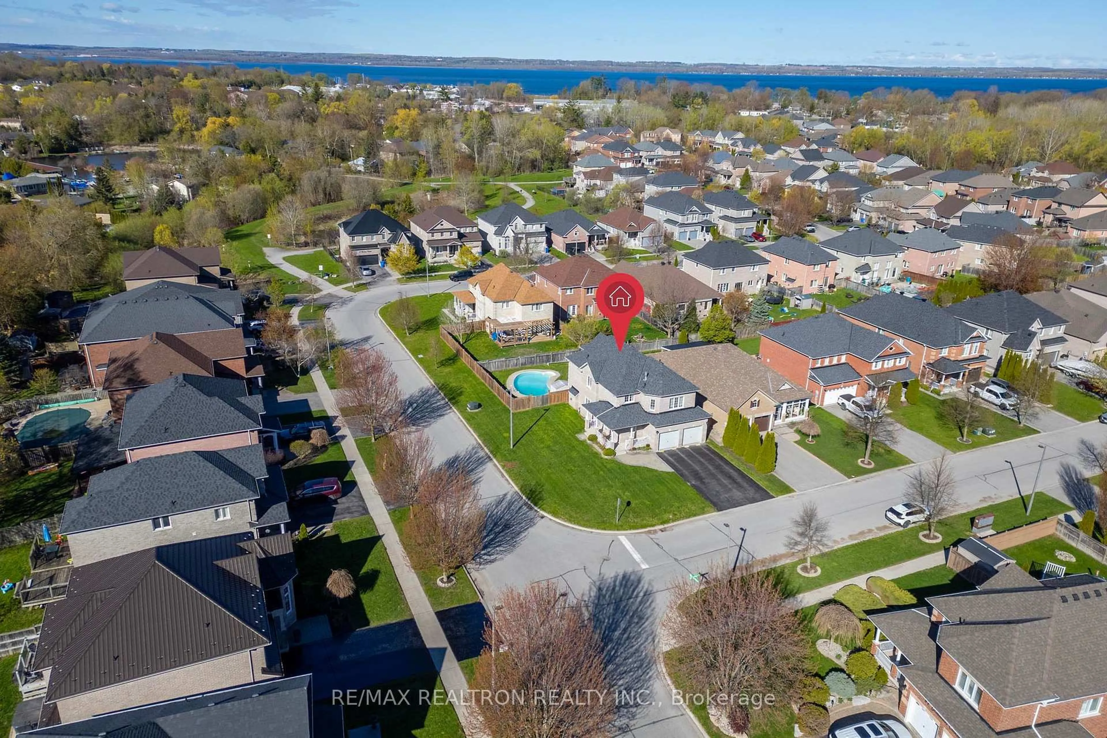 A pic from outside/outdoor area/front of a property/back of a property/a pic from drone, water/lake/river/ocean view for 2 Whitestone Dr, Georgina Ontario L4P 0A1