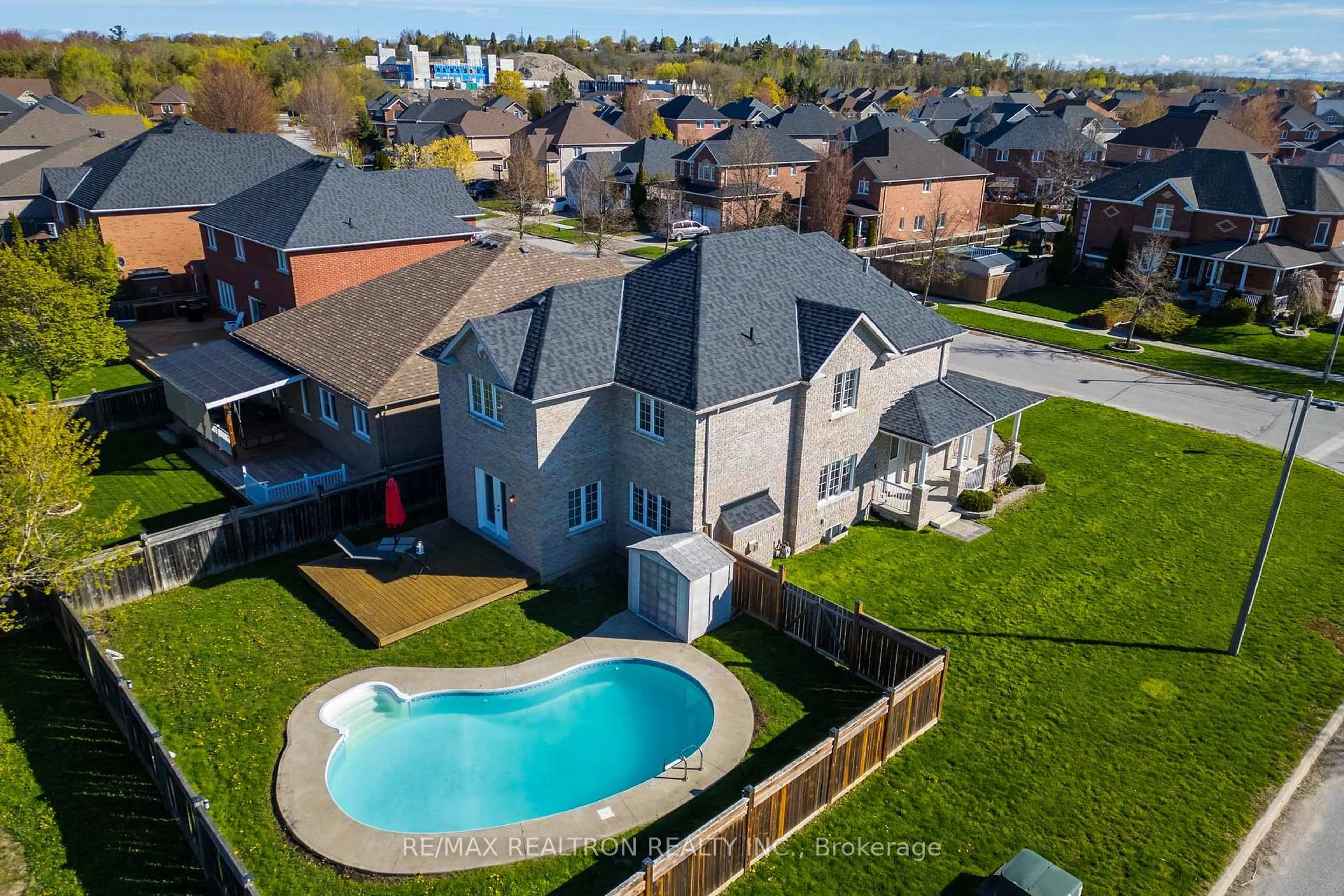 A pic from outside/outdoor area/front of a property/back of a property/a pic from drone, water/lake/river/ocean view for 2 Whitestone Dr, Georgina Ontario L4P 0A1