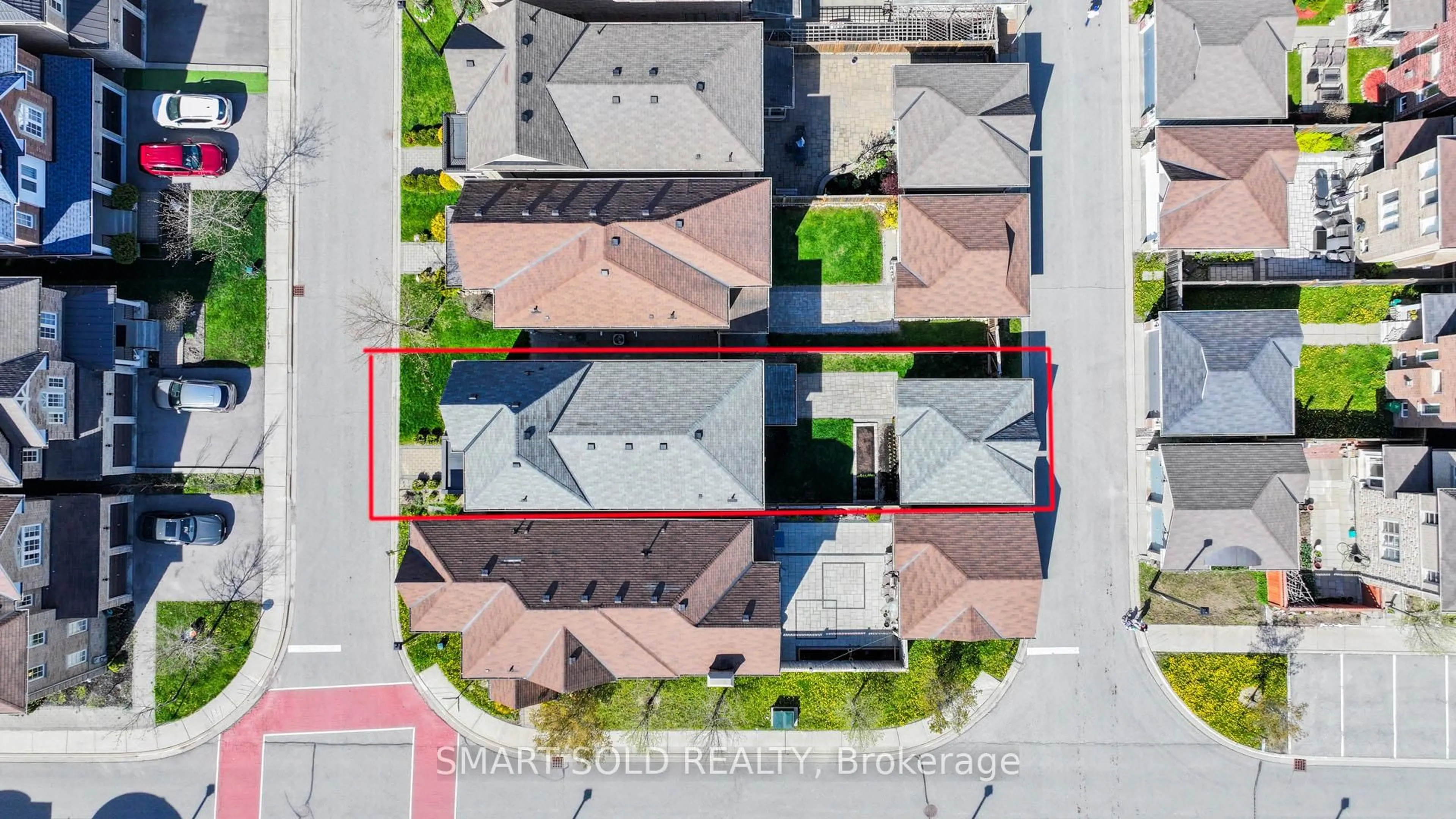 A pic from outside/outdoor area/front of a property/back of a property/a pic from drone, street for 22 Mayapple Lane, Richmond Hill Ontario L4E 1B8