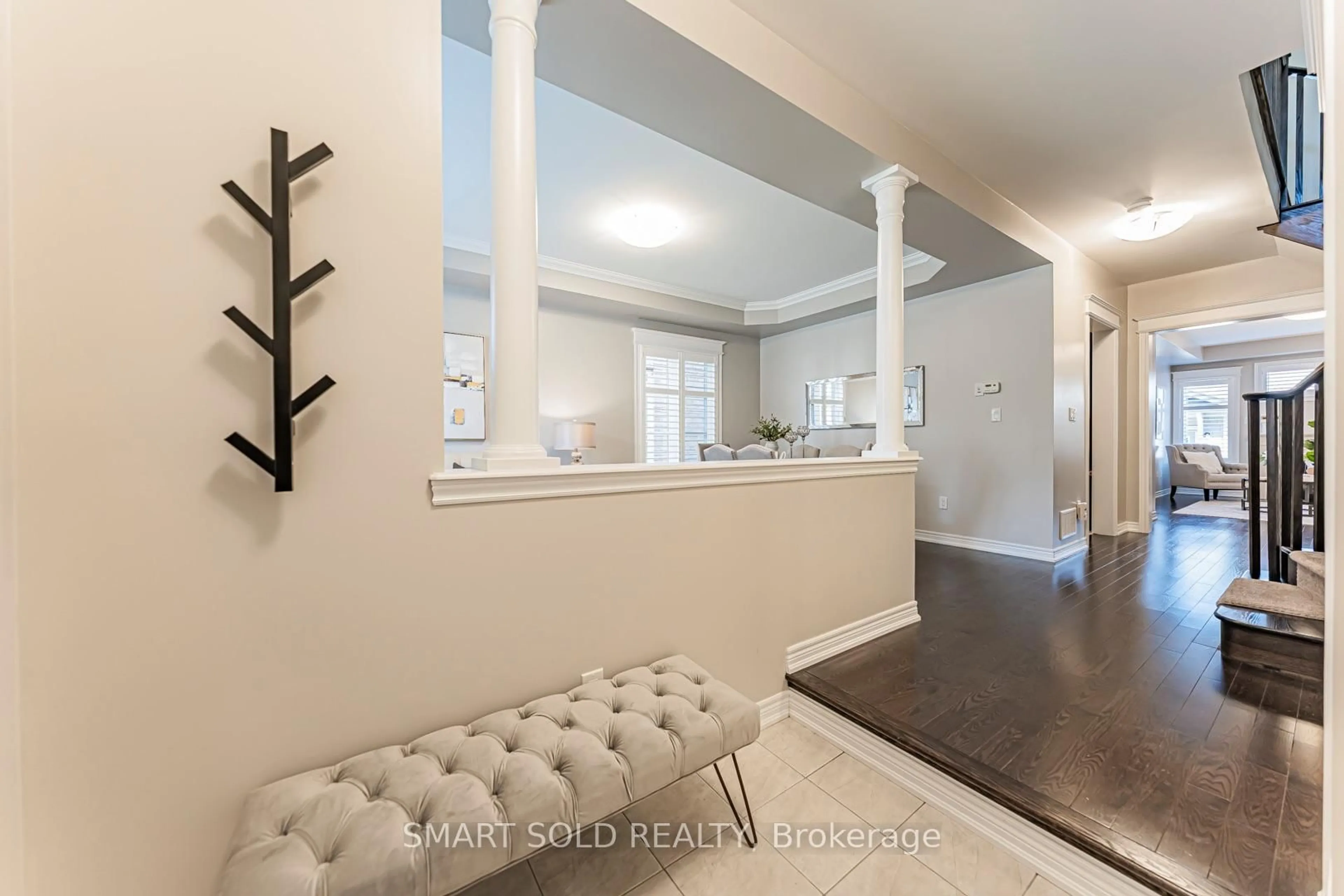Indoor entryway for 22 Mayapple Lane, Richmond Hill Ontario L4E 1B8