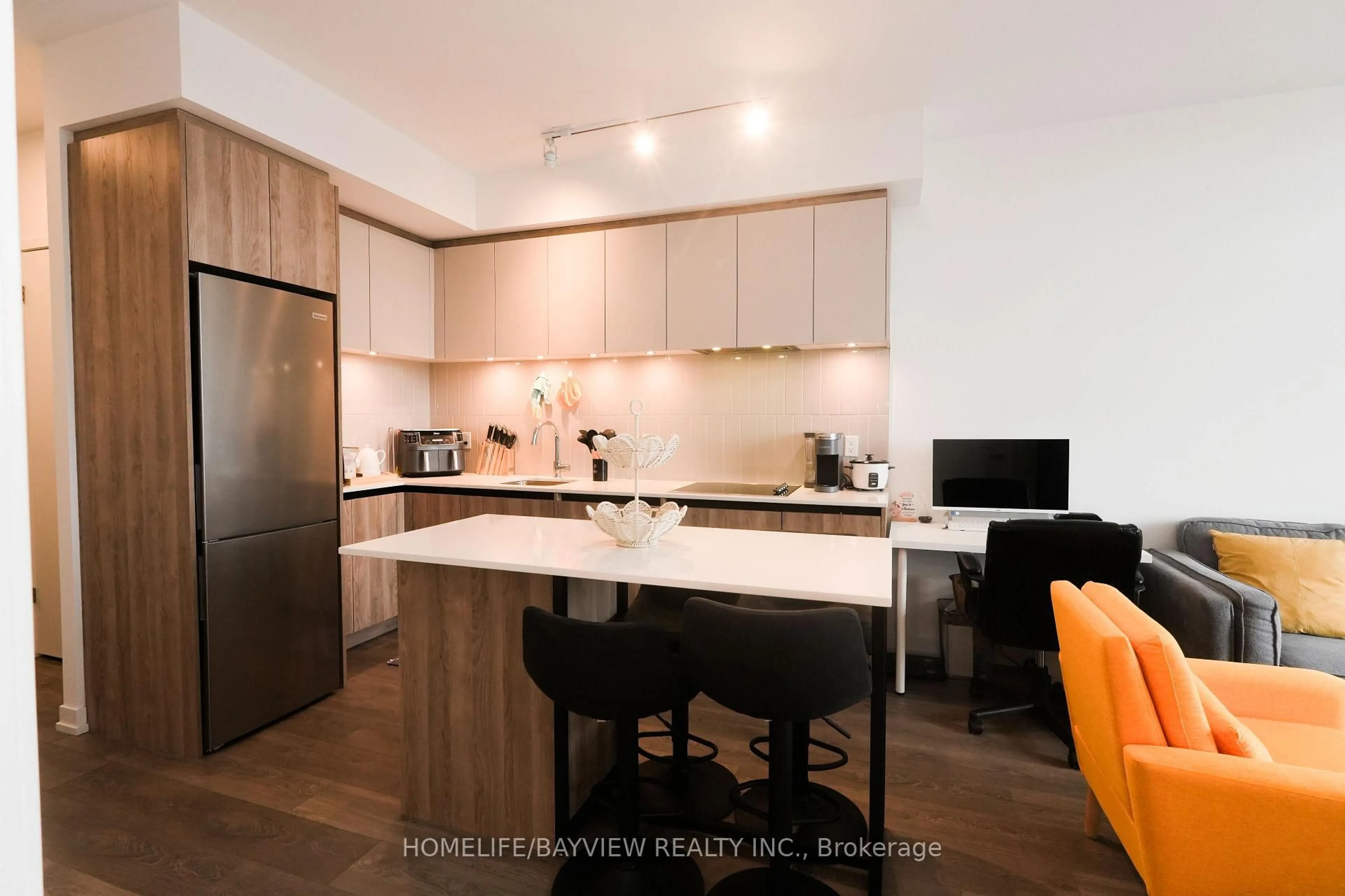 Standard kitchen, wood/laminate floor for 8 Beverley Glen Blvd #603, Vaughan Ontario L4K 0L5