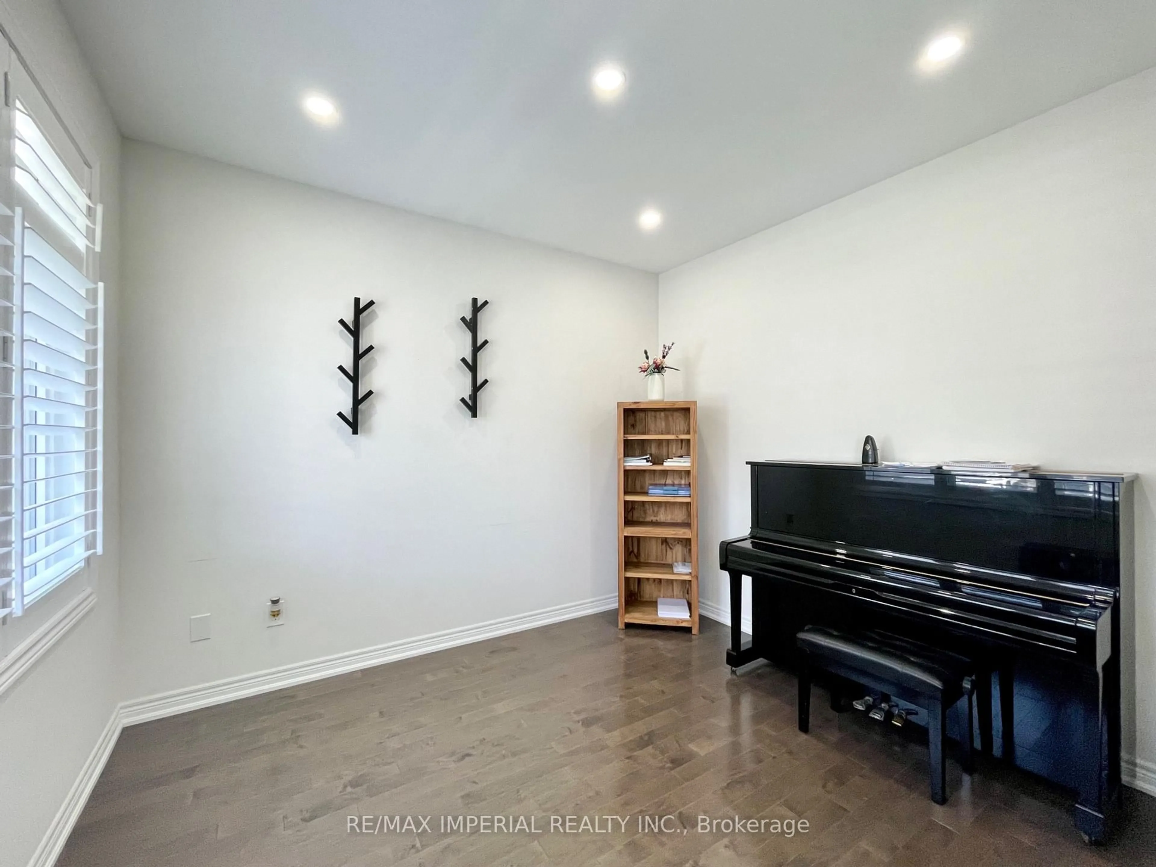 A pic of a room for 3 Collier Cres, Markham Ontario L6E 0T2