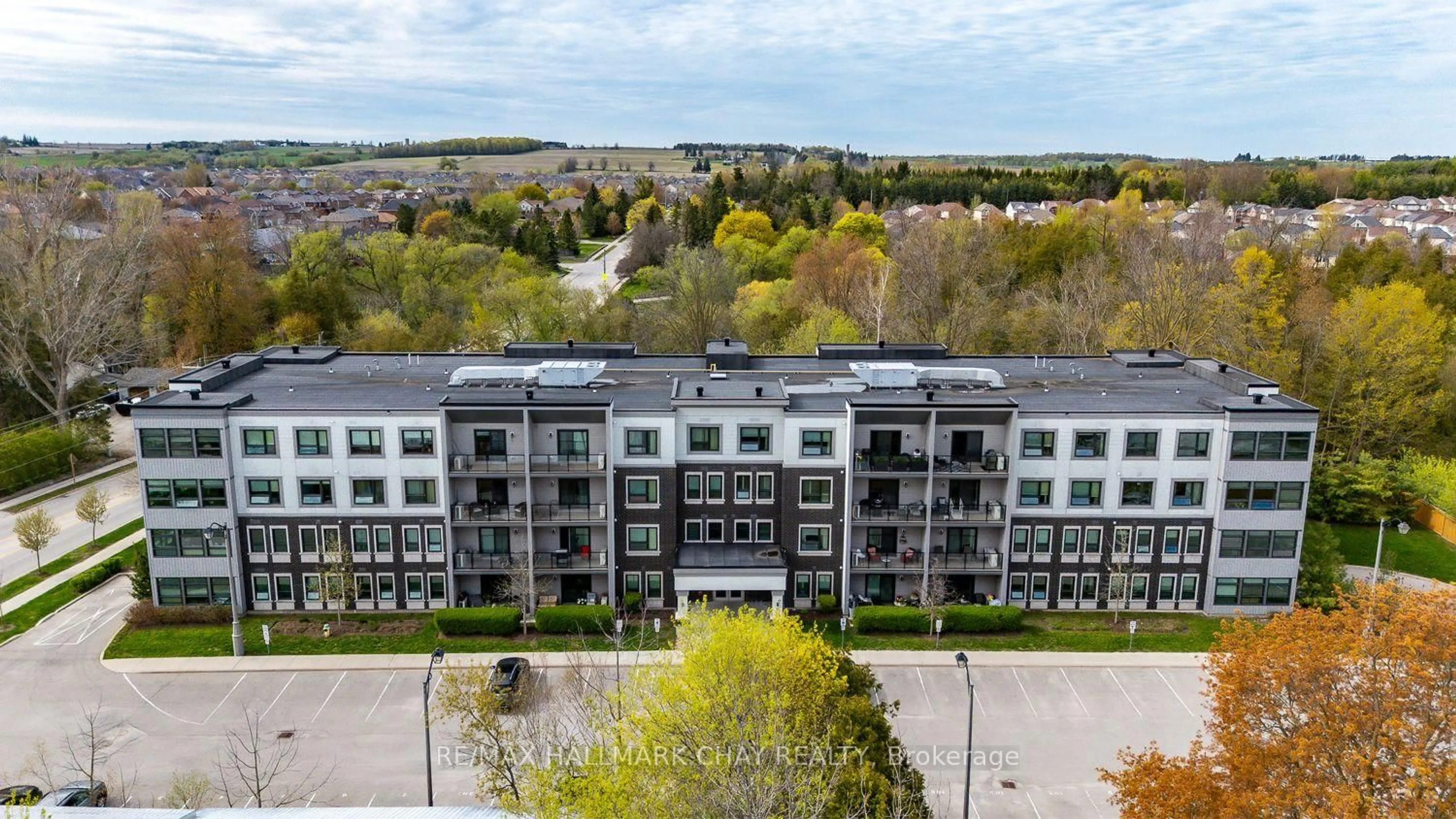 A pic from outside/outdoor area/front of a property/back of a property/a pic from drone, unknown for 69 Boyne St #103, New Tecumseth Ontario L9R 0N5