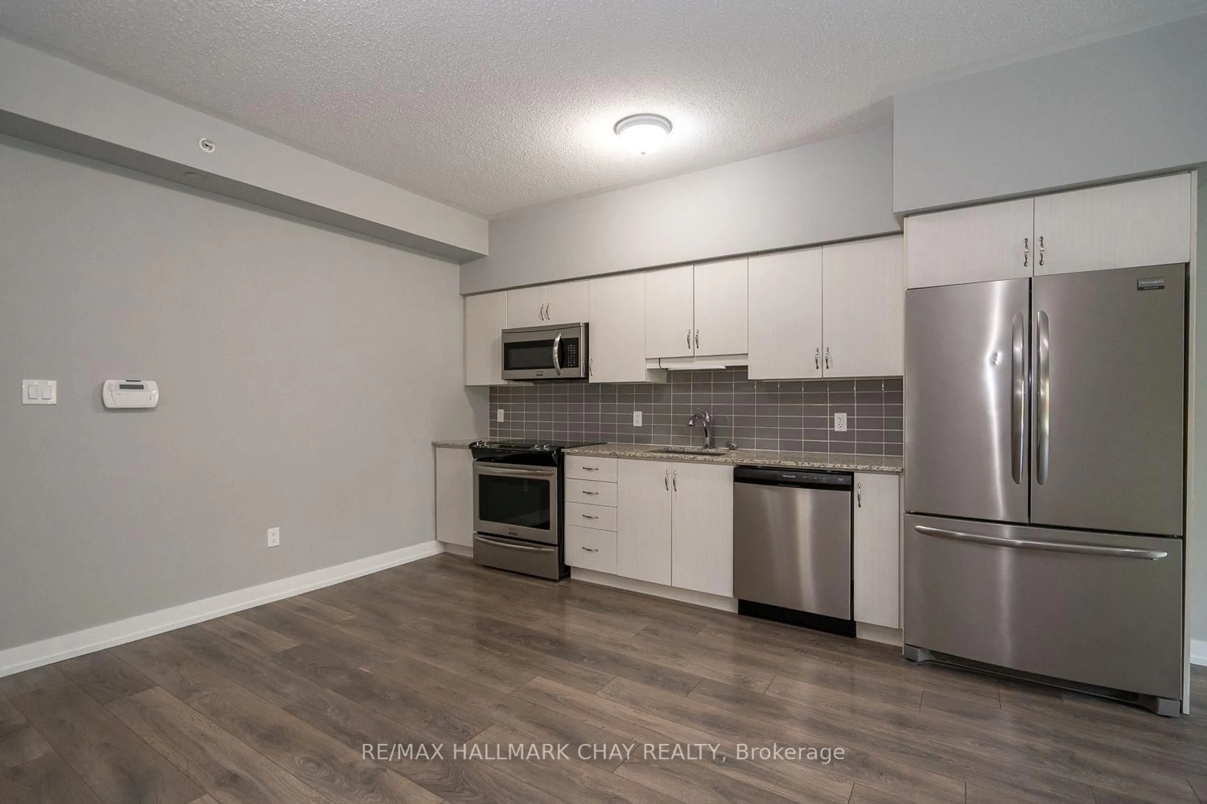 Standard kitchen, unknown for 69 Boyne St #103, New Tecumseth Ontario L9R 0N5