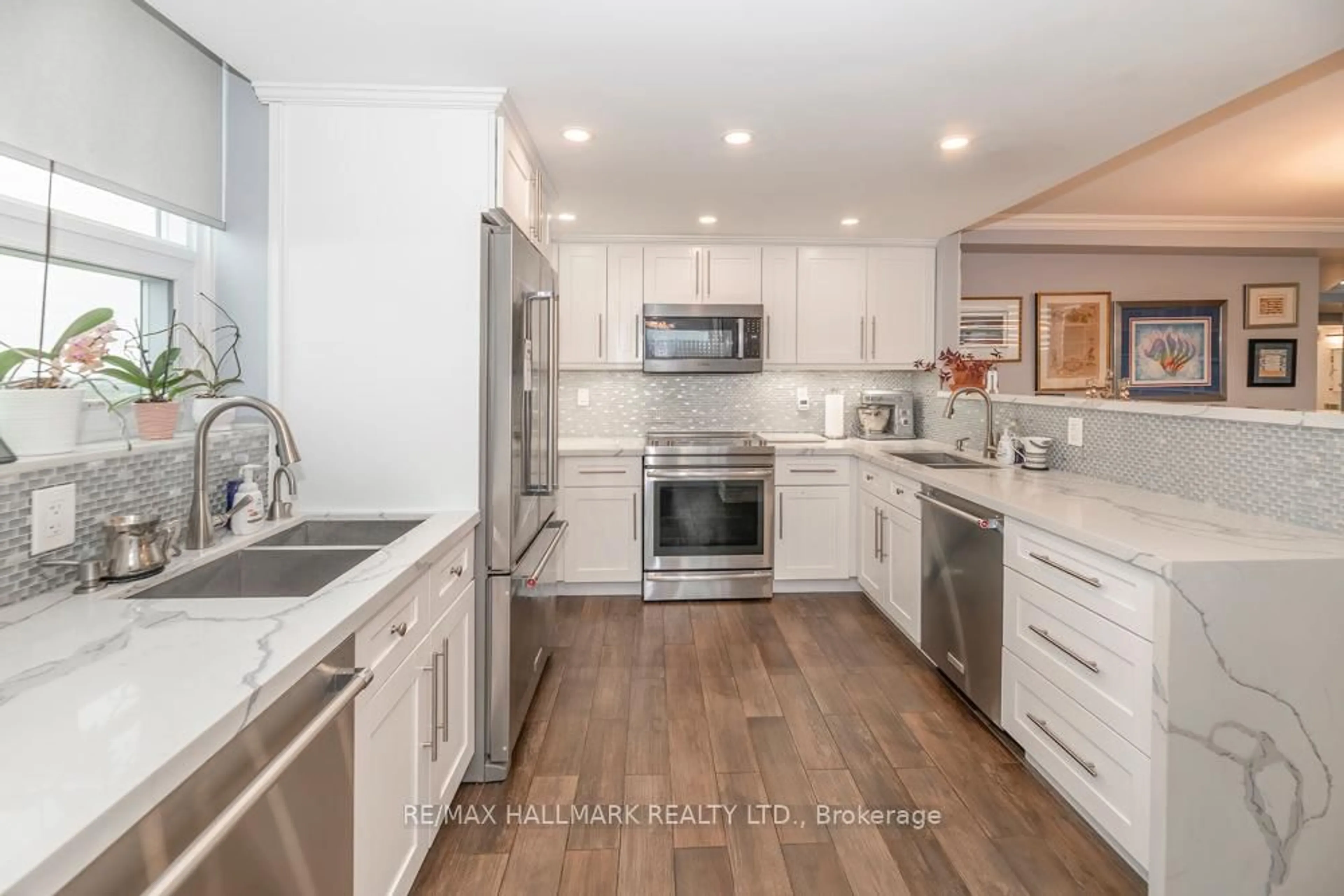 Open concept kitchen, ceramic/tile floor for 7601 Bathurst St #1004, Vaughan Ontario L4J 4H5