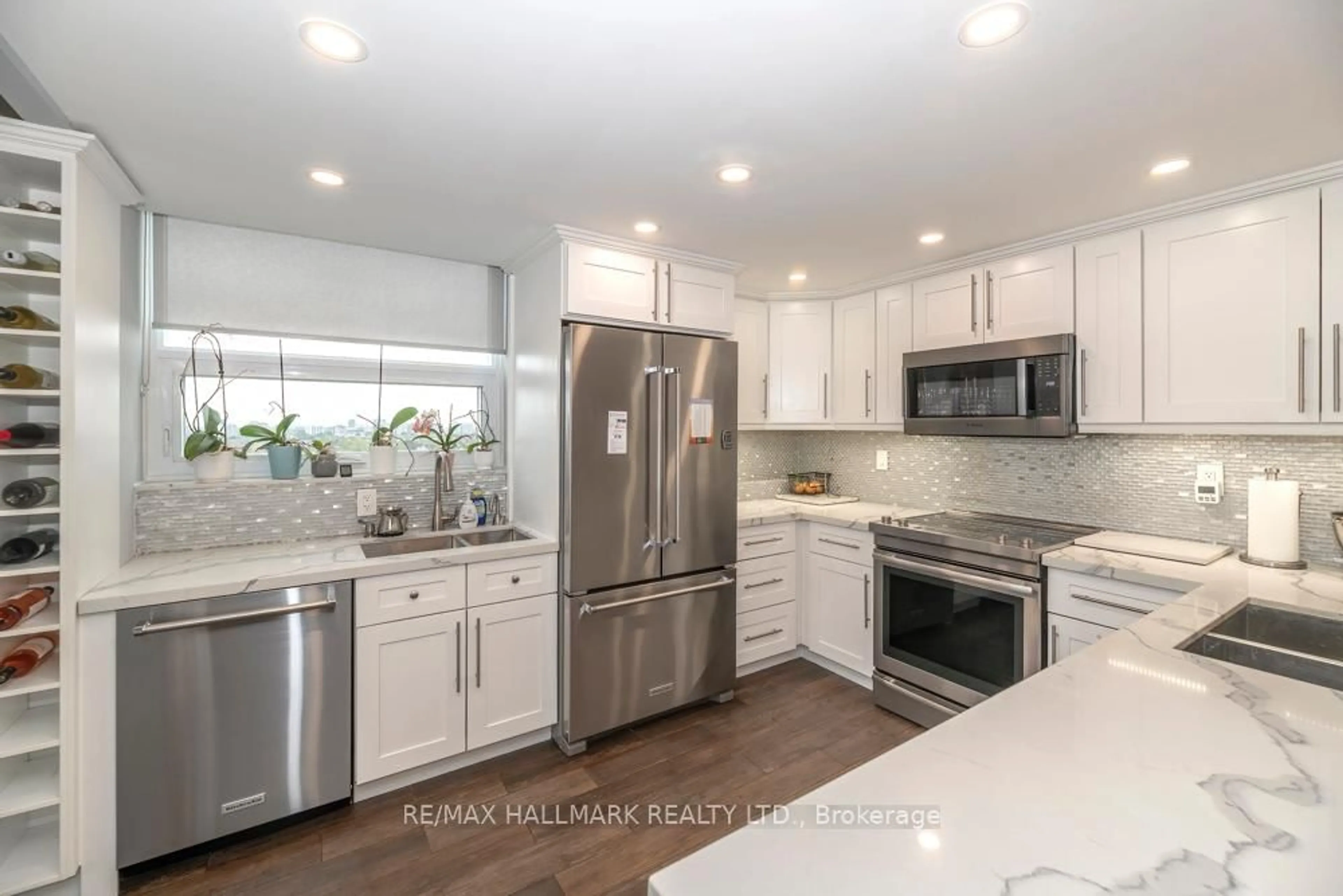 Open concept kitchen, ceramic/tile floor for 7601 Bathurst St #1004, Vaughan Ontario L4J 4H5