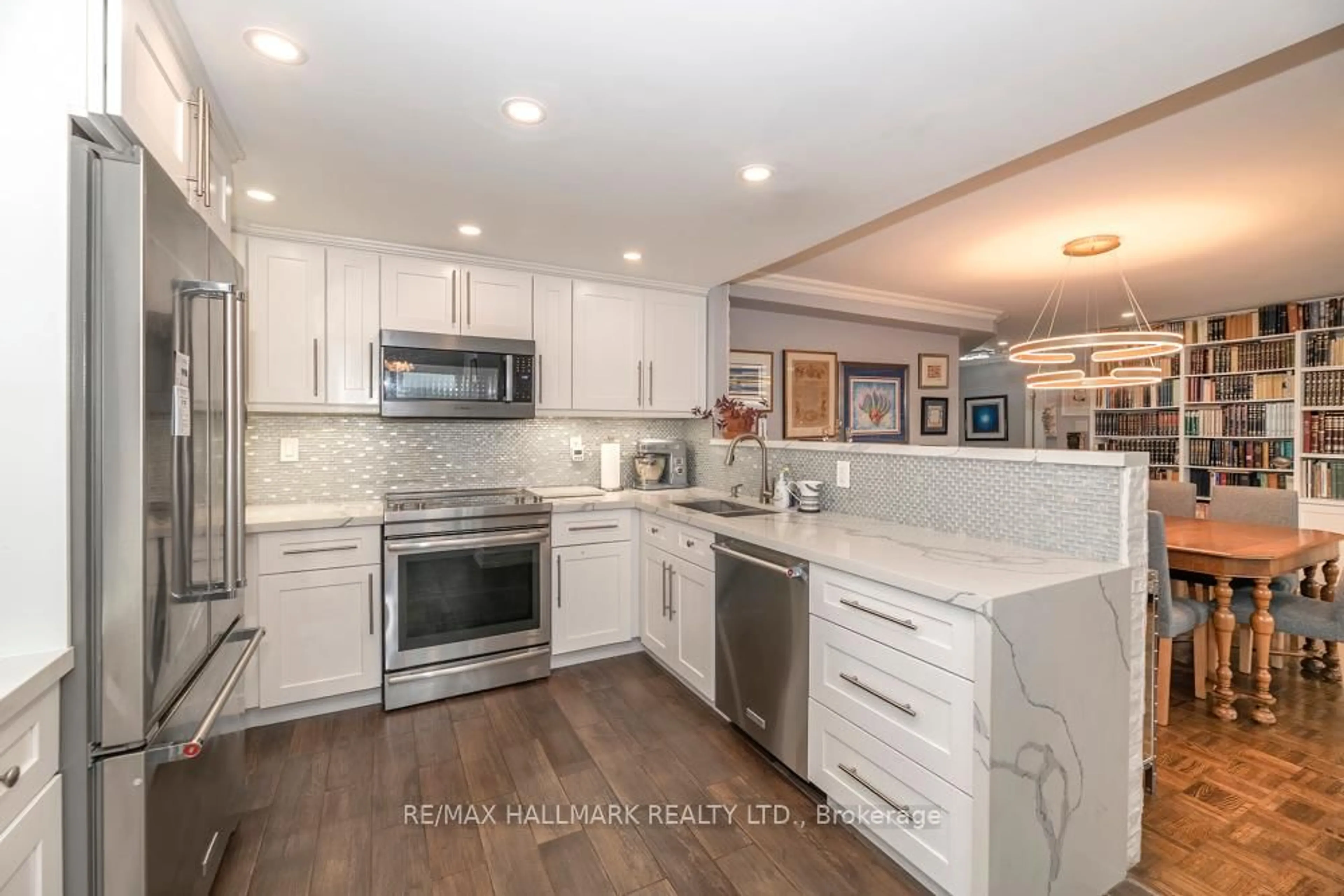 Open concept kitchen, ceramic/tile floor for 7601 Bathurst St #1004, Vaughan Ontario L4J 4H5