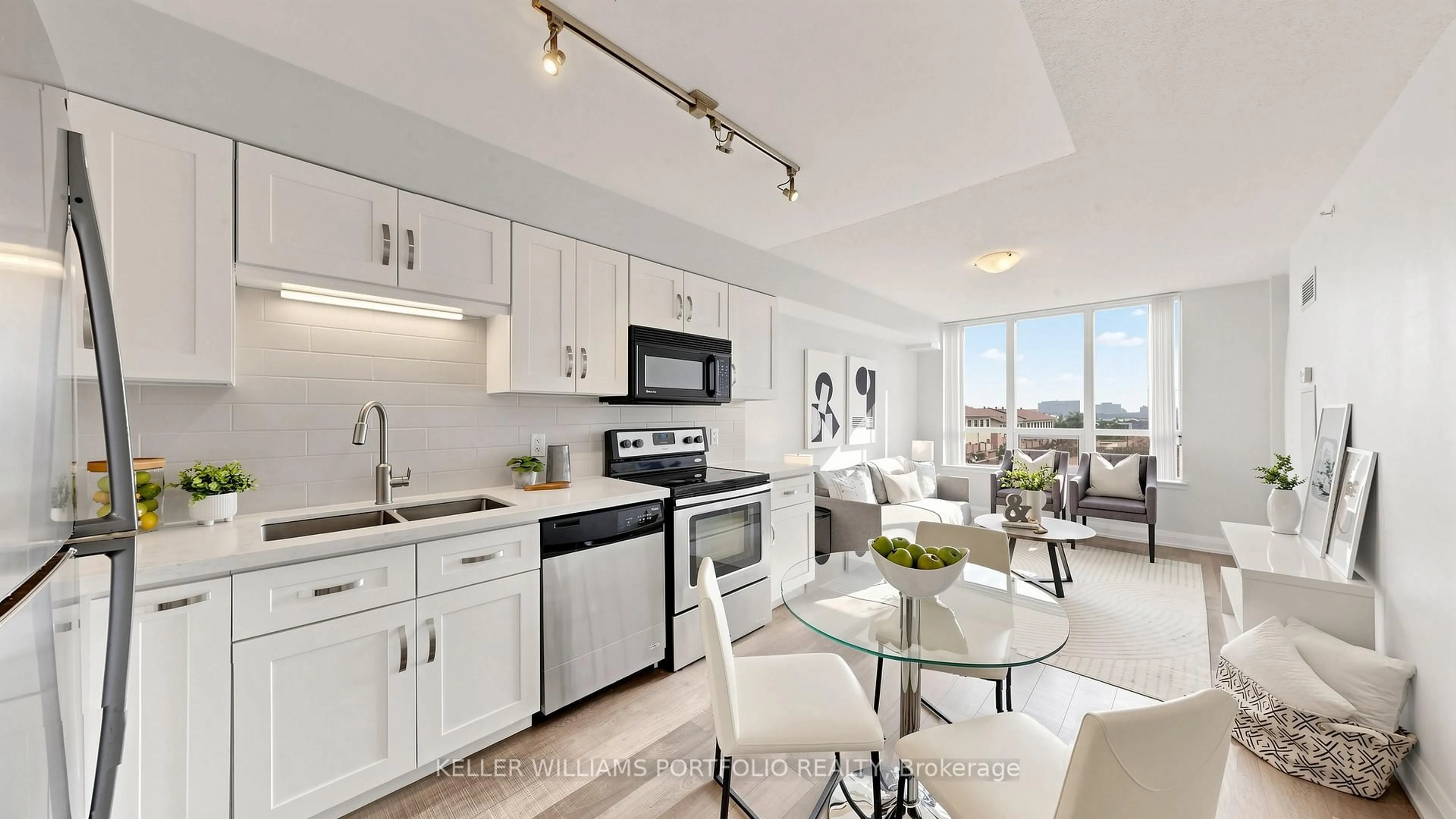 Open concept kitchen, unknown for 376 Hwy 7 Highway, Richmond Hill Ontario L4B 0C7