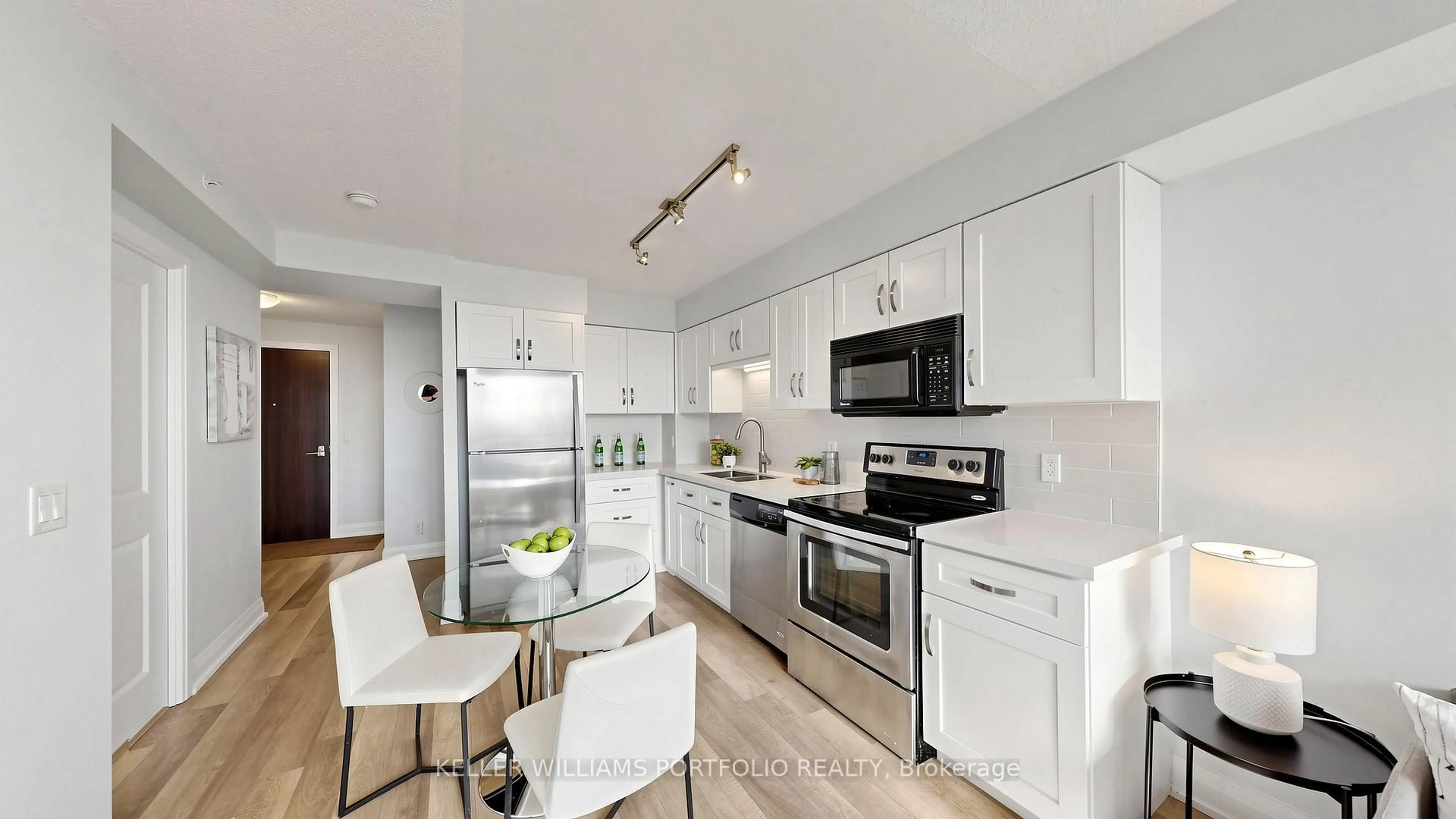 Open concept kitchen, unknown for 376 Hwy 7 Highway, Richmond Hill Ontario L4B 0C7