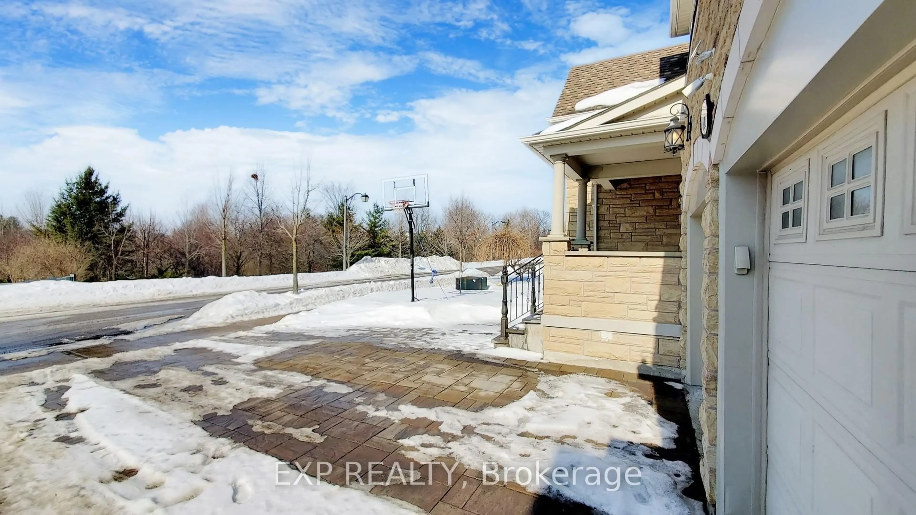 A pic from outside/outdoor area/front of a property/back of a property/a pic from drone, water/lake/river/ocean view for 71 Golden Meadow Dr, Markham Ontario L6E 1E9