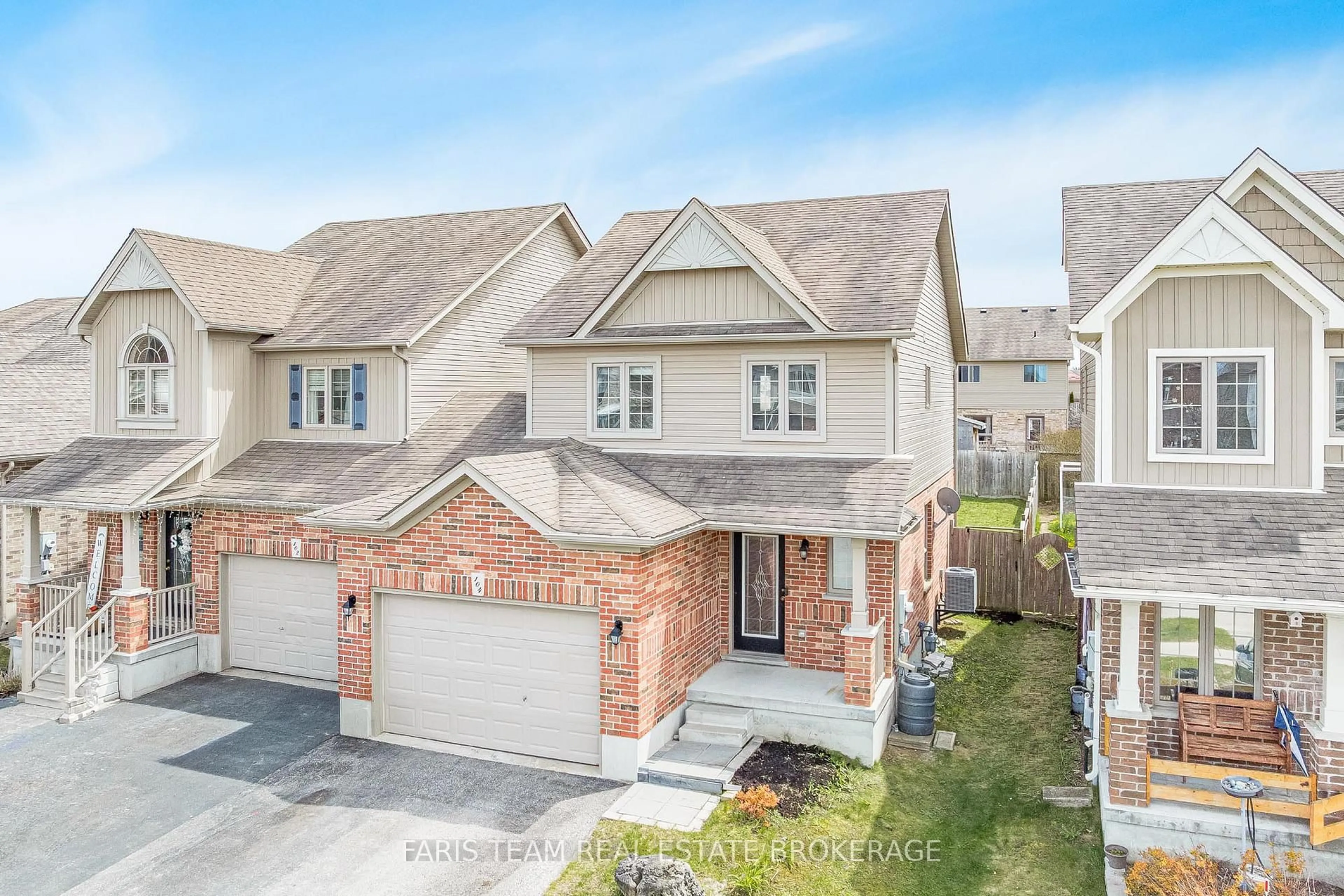 A pic from outside/outdoor area/front of a property/back of a property/a pic from drone, street for 104 Banting Cres, Essa Ontario L3W 0P3