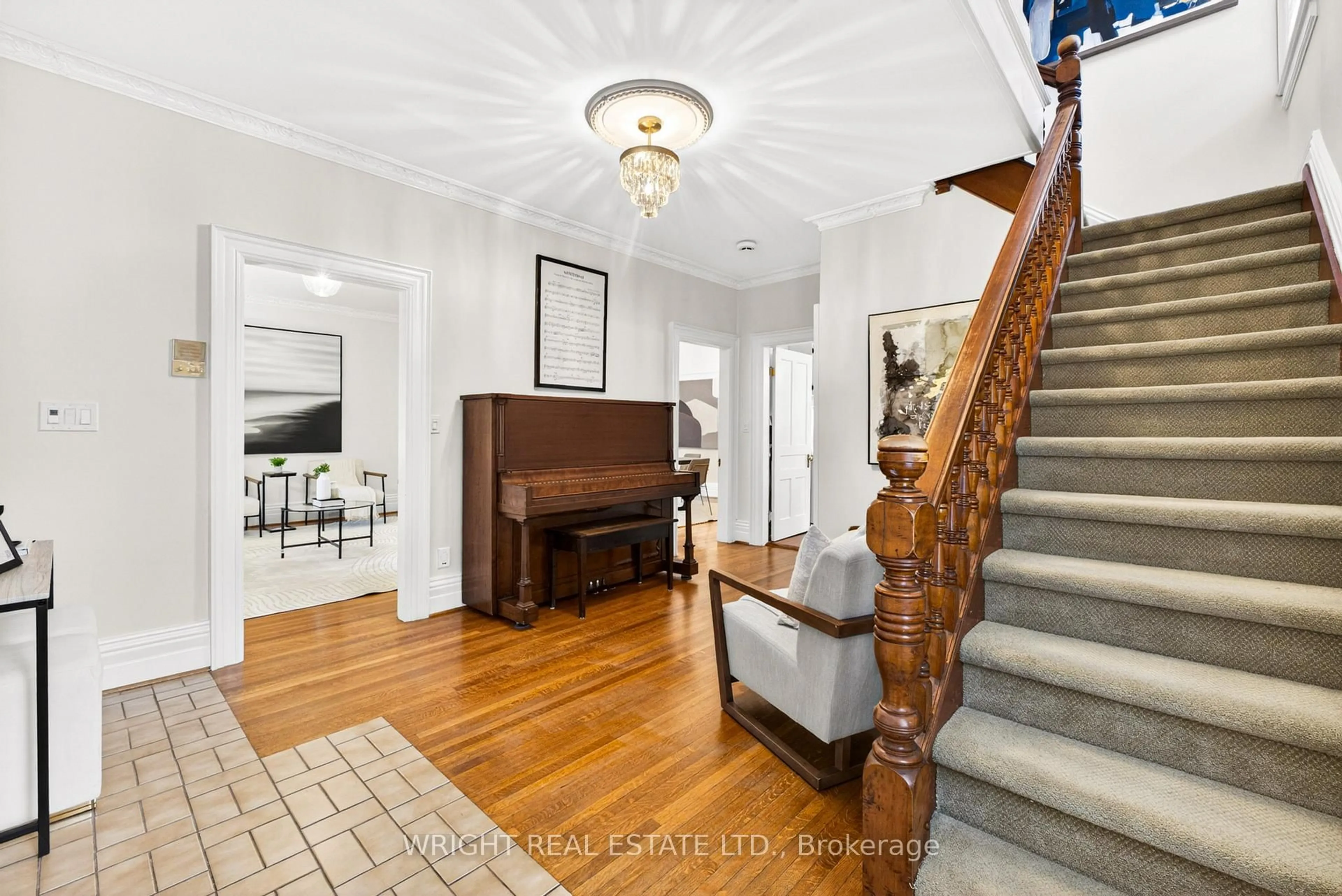 Indoor foyer for 44 Wallace St, Vaughan Ontario L4L 2P3