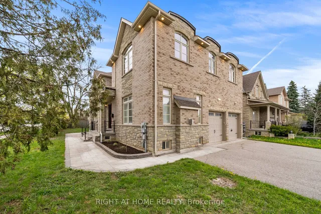 32 Naughton Dr, Richmond Hill 2