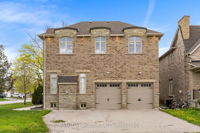 32 Naughton Dr, Richmond Hill 3