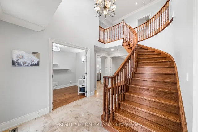 32 Naughton Dr, Richmond Hill 5
