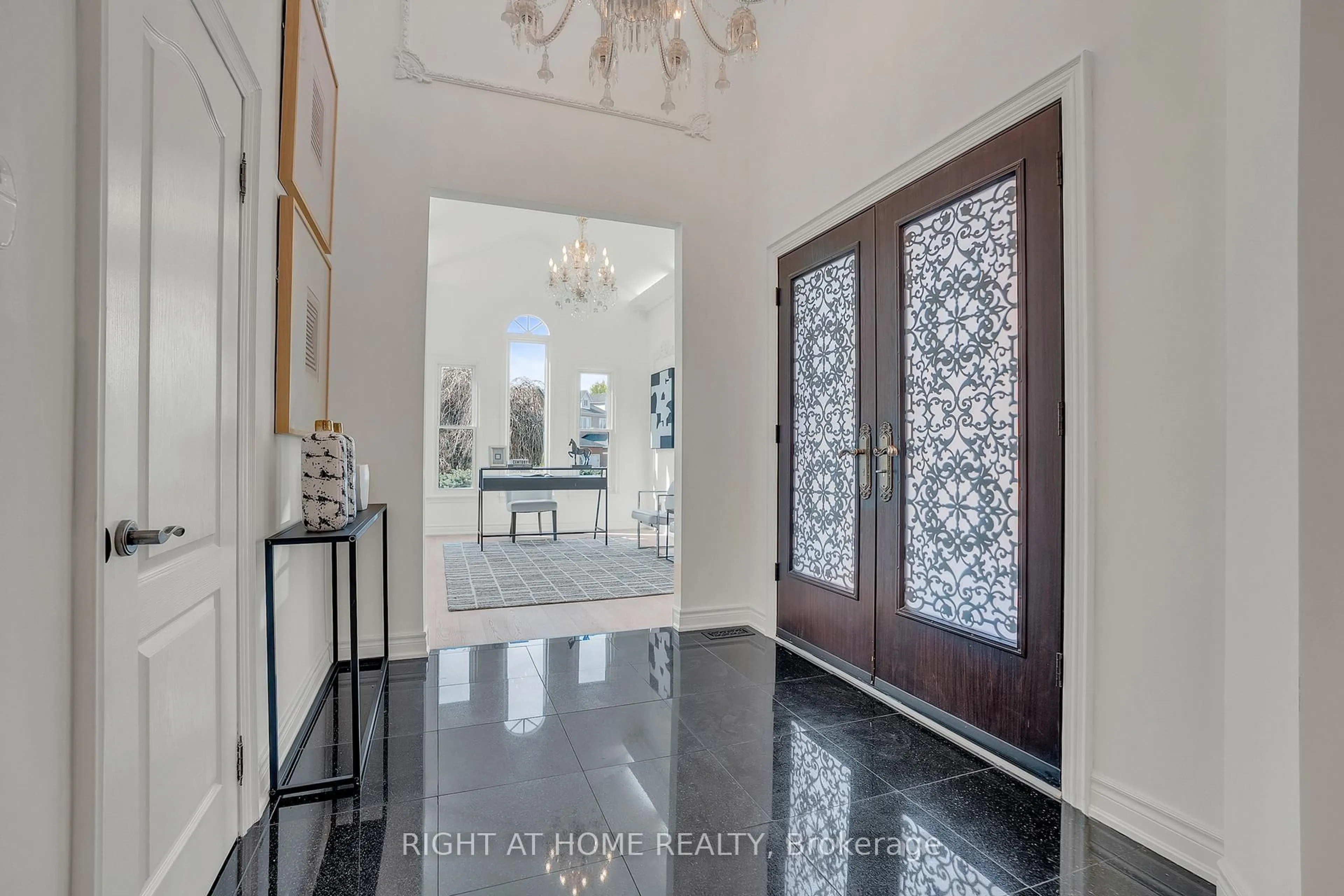 Indoor entryway for 71 Ventura Way, Vaughan Ontario L4J 7T4