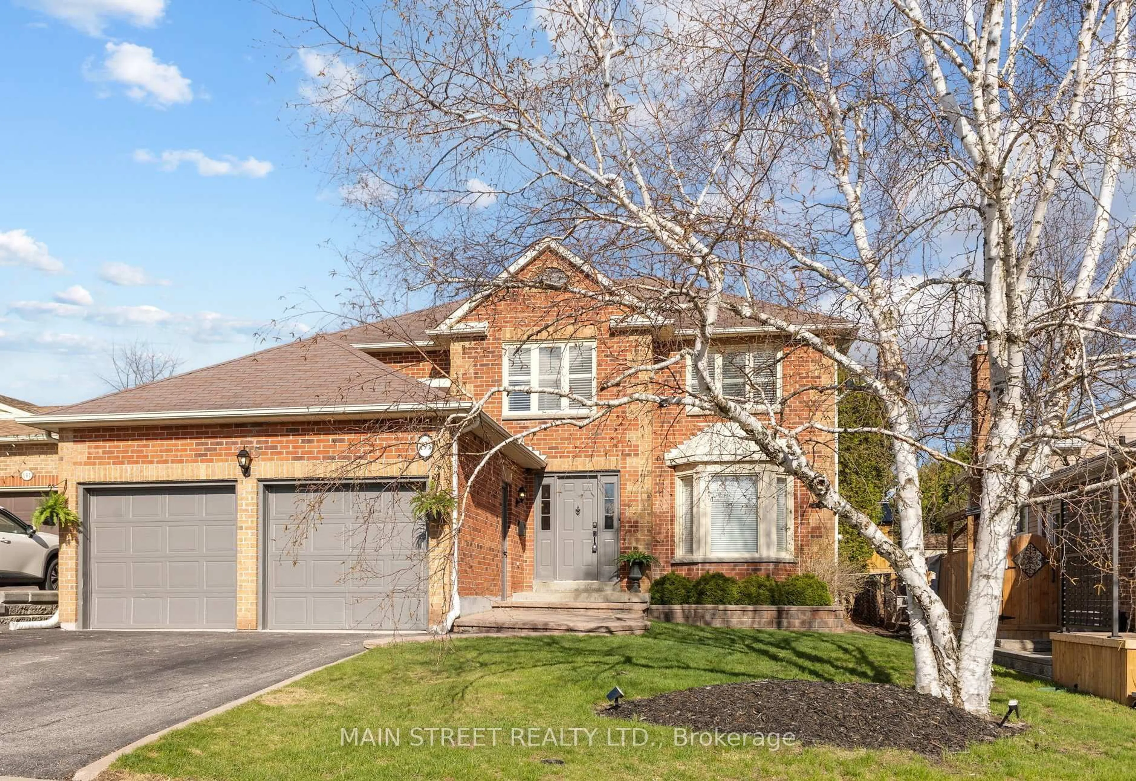 Home with brick exterior material, street for 195 Brammar St, Newmarket Ontario L3Y 7T4