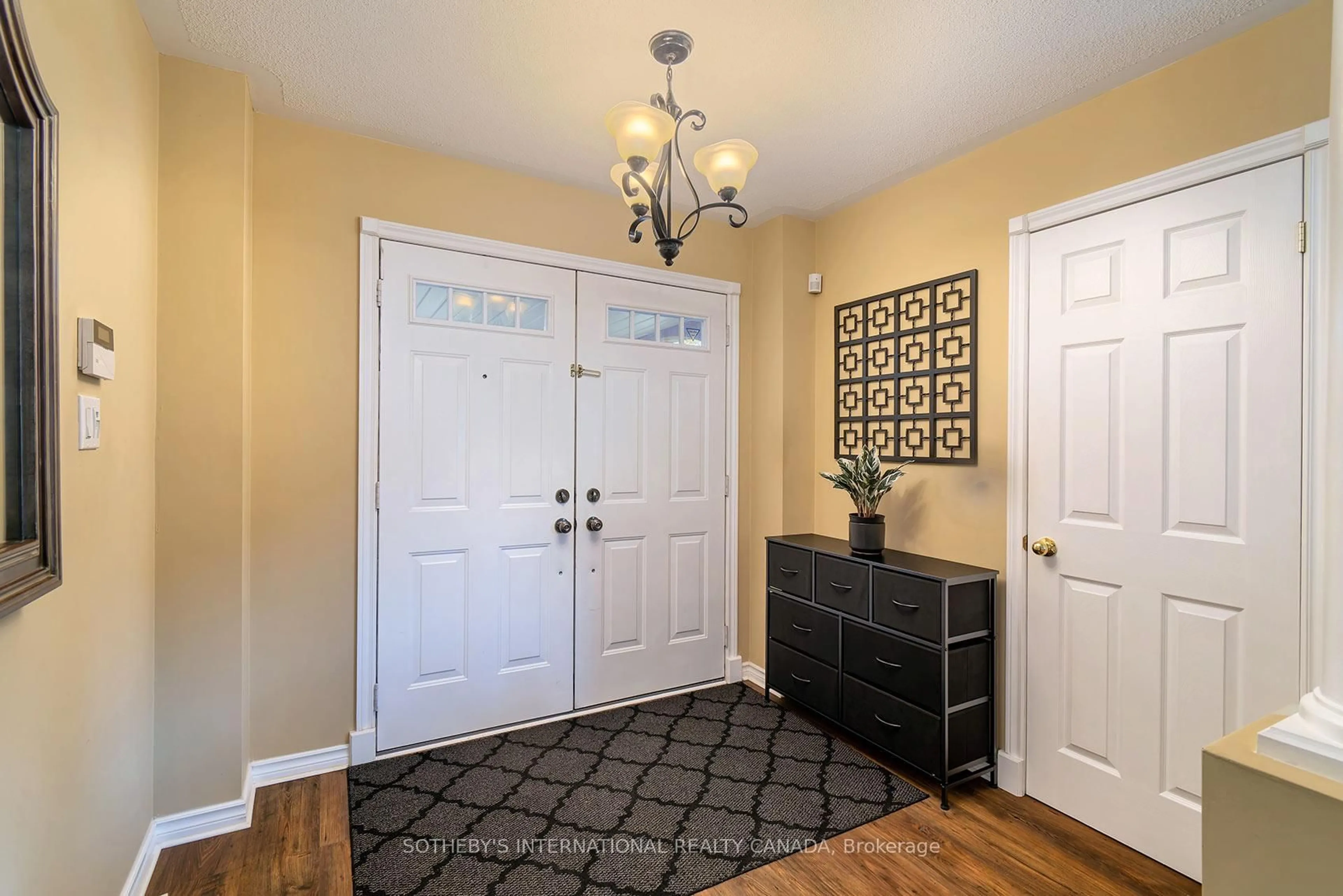 Indoor entryway for 52 Monteith Cres, Vaughan Ontario L6A 3M9