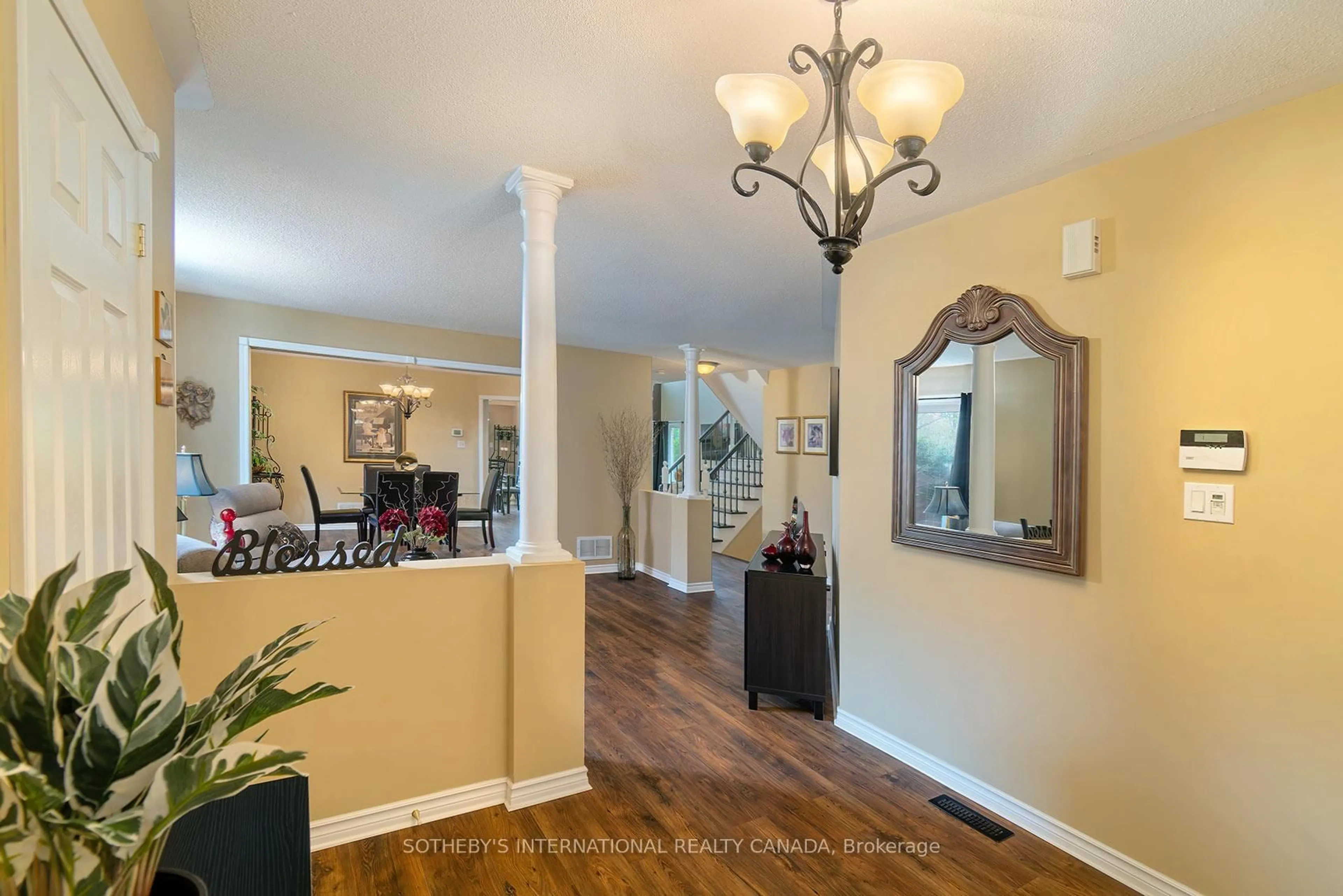 Indoor entryway for 52 Monteith Cres, Vaughan Ontario L6A 3M9