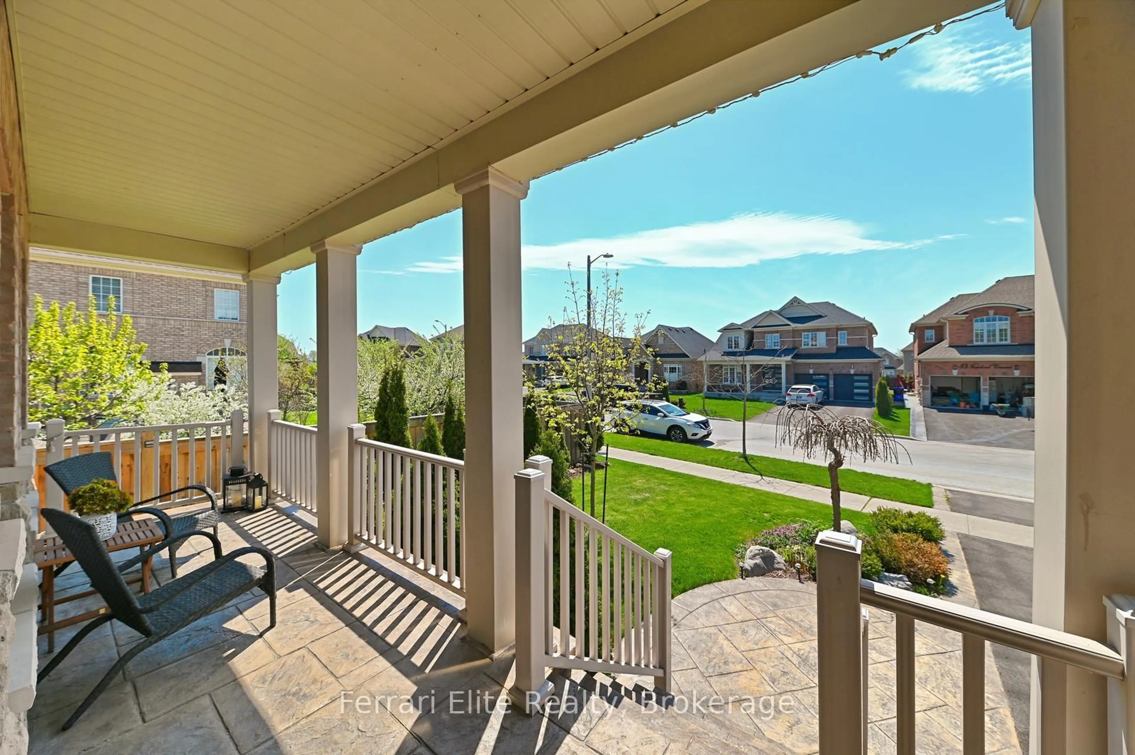 Patio, unknown for 32 Copeland Cres, Innisfil Ontario L0L 1L0