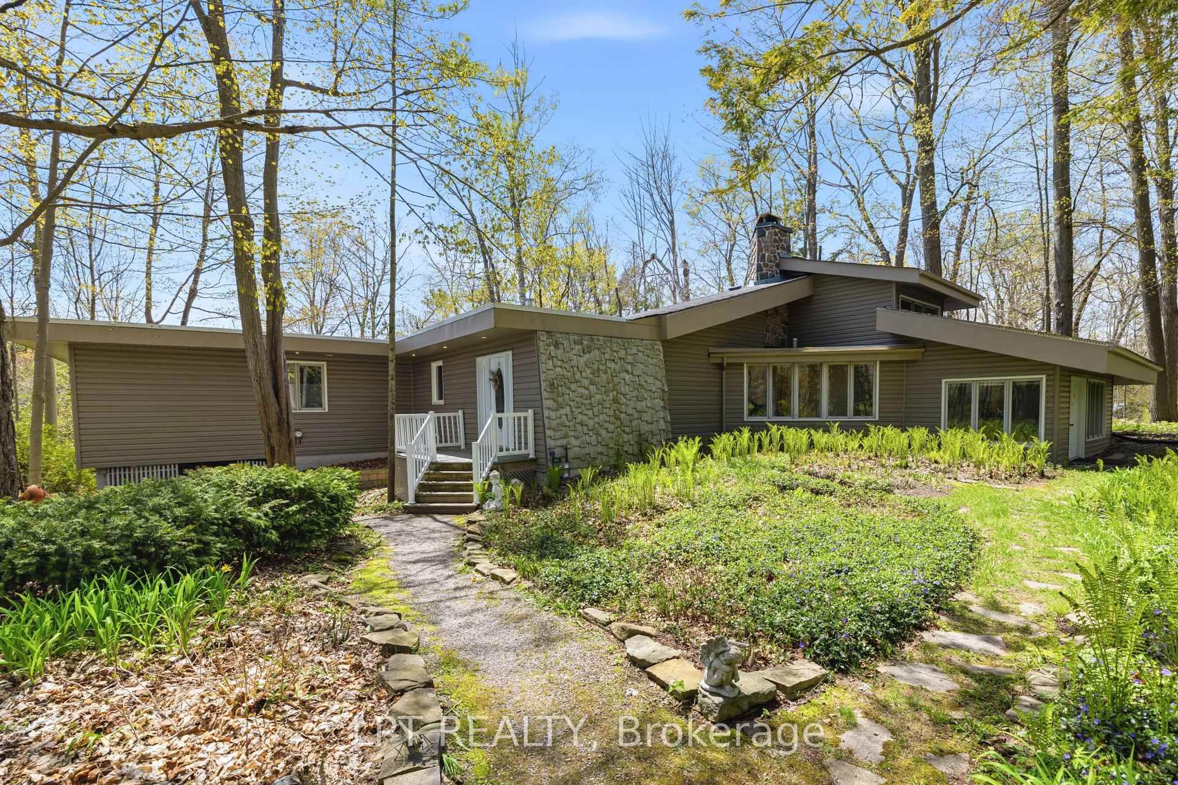 A pic from outside/outdoor area/front of a property/back of a property/a pic from drone, water/lake/river/ocean view for 125 Sibbald Cres, Georgina Ontario L0E 1R0