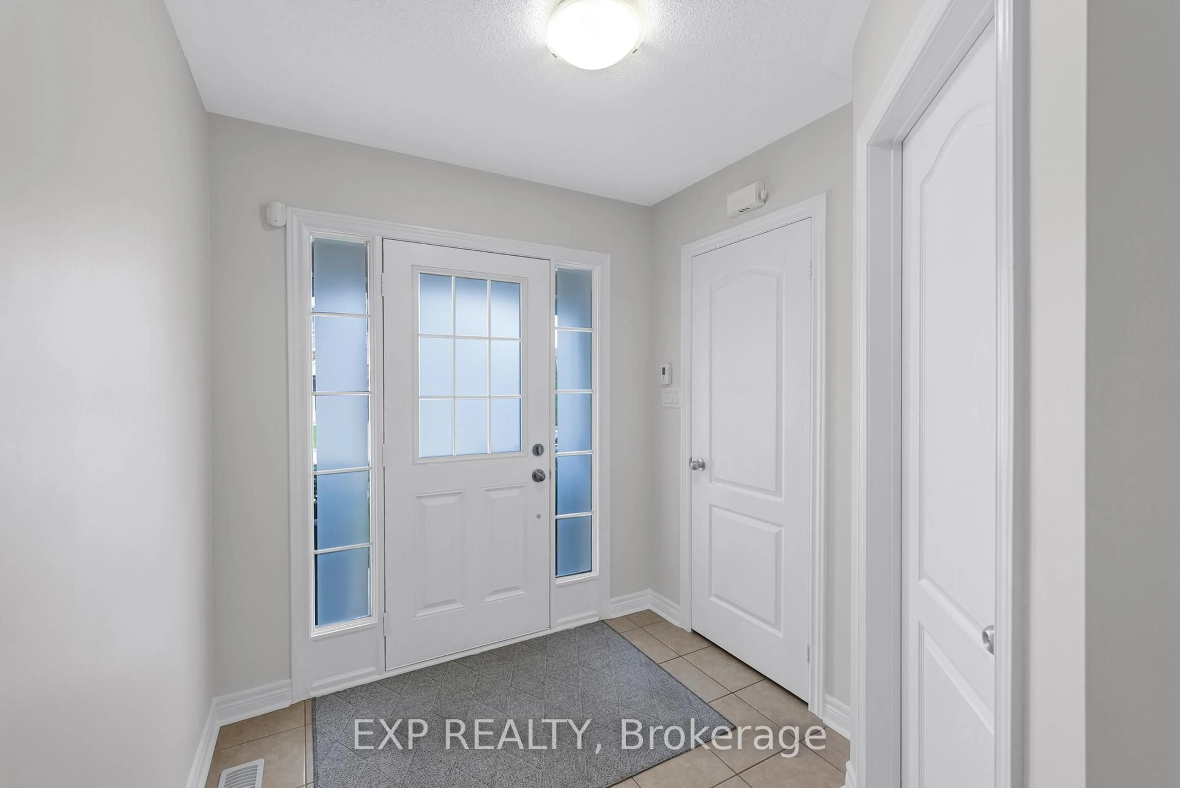 Indoor entryway for 14 Eldridge St, Bradford West Gwillimbury Ontario L3Z 0E8