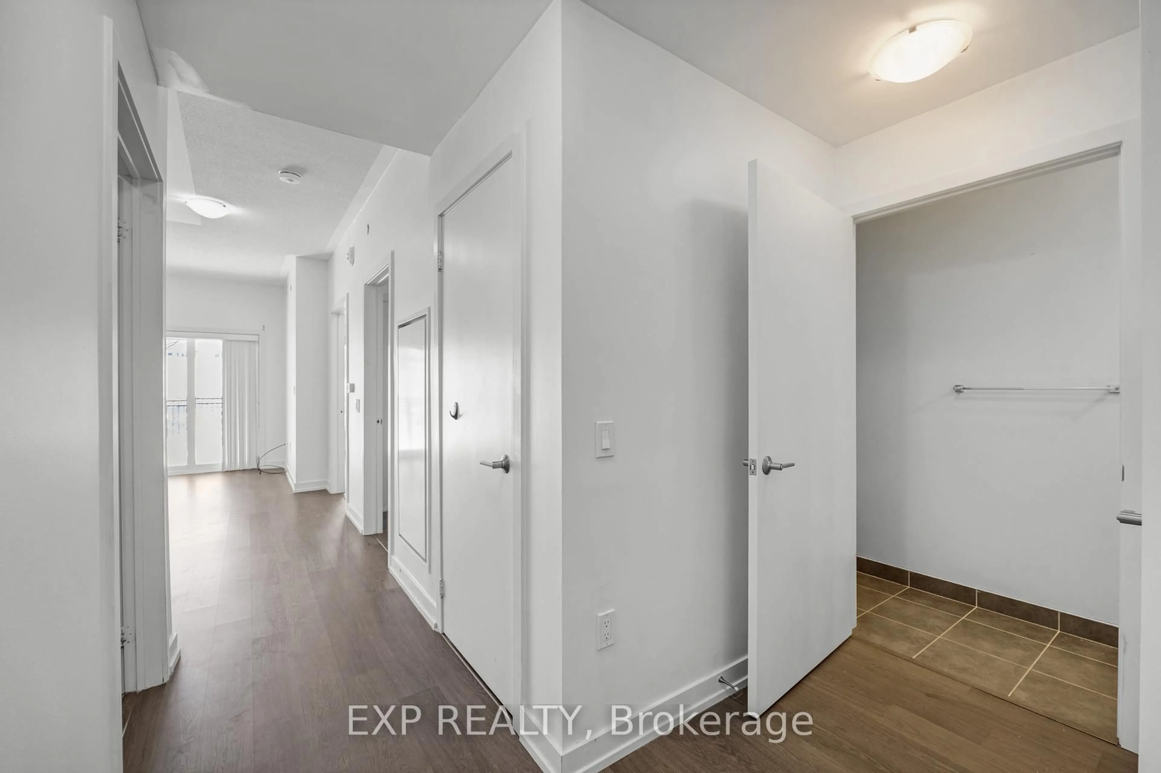 Indoor entryway for 555 William Graham Dr #115, Aurora Ontario L4G 7C4