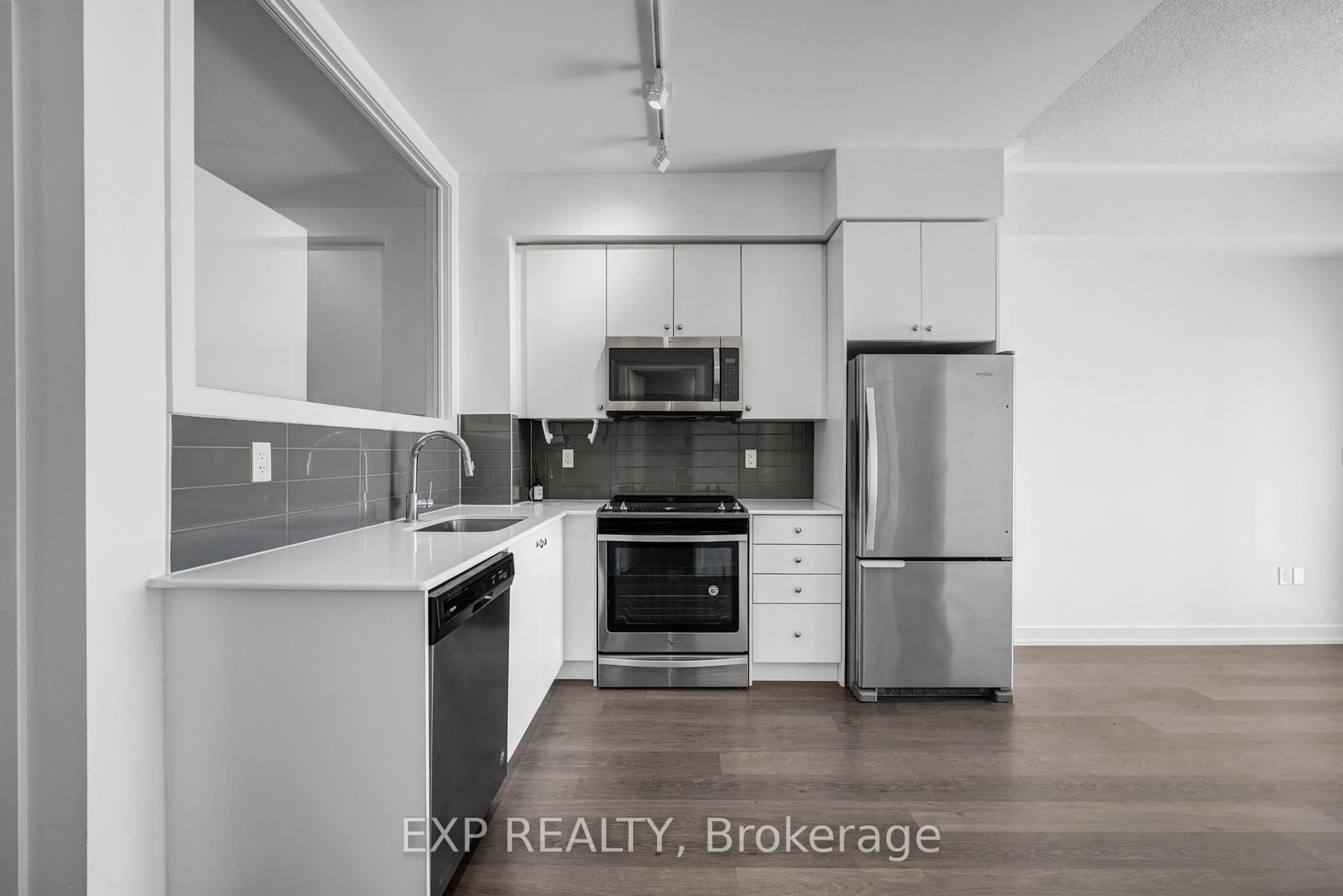Unknown for 555 William Graham Dr #115, Aurora Ontario L4G 7C4