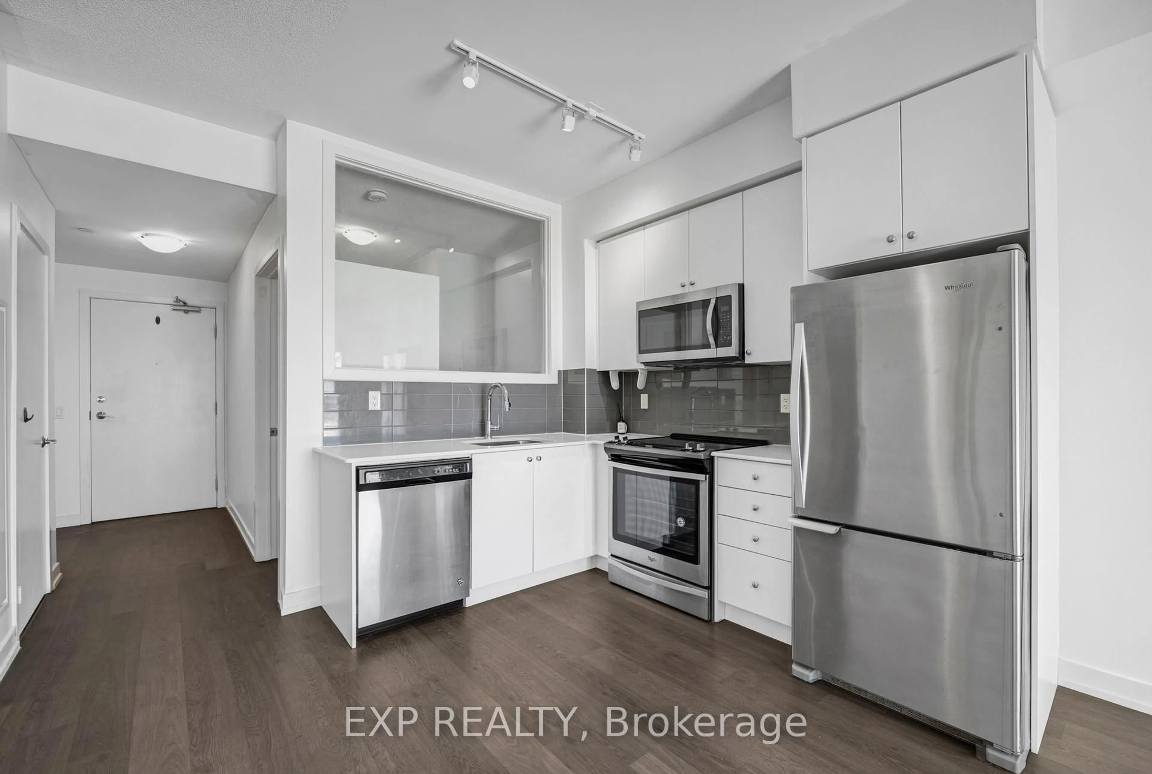 Unknown for 555 William Graham Dr #115, Aurora Ontario L4G 7C4