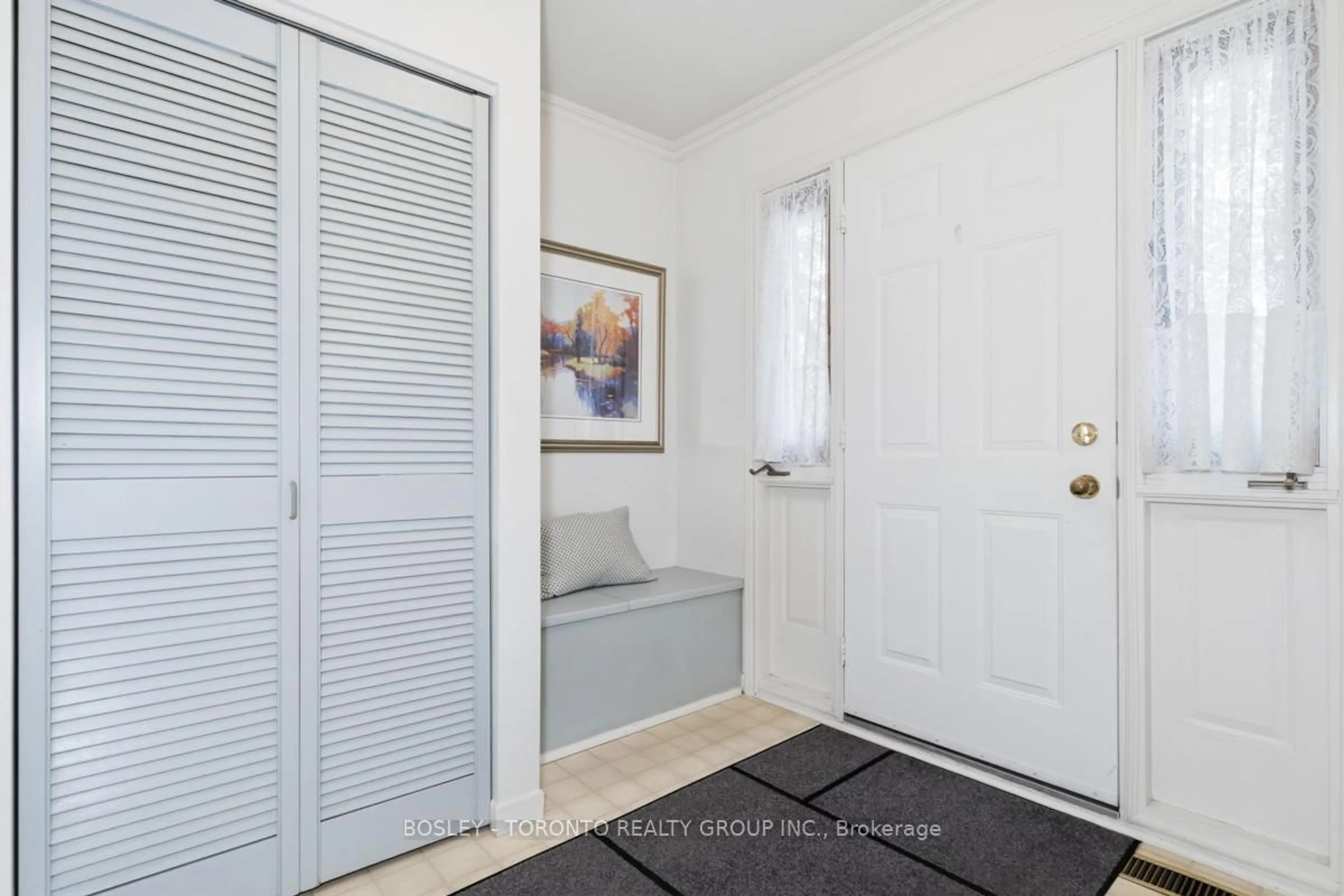 Indoor entryway for 17 Glamis Pl, Markham Ontario L3T 3G7