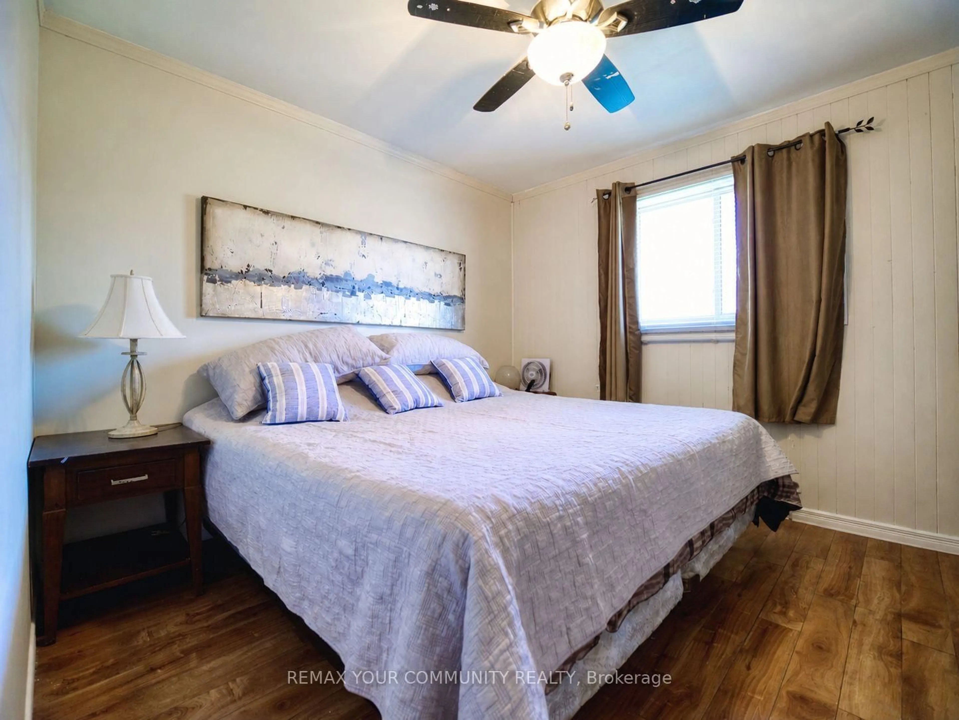 Bedroom with bed, wood/laminate floor for 44 Sixth St, Georgina Ontario L0E 1E0