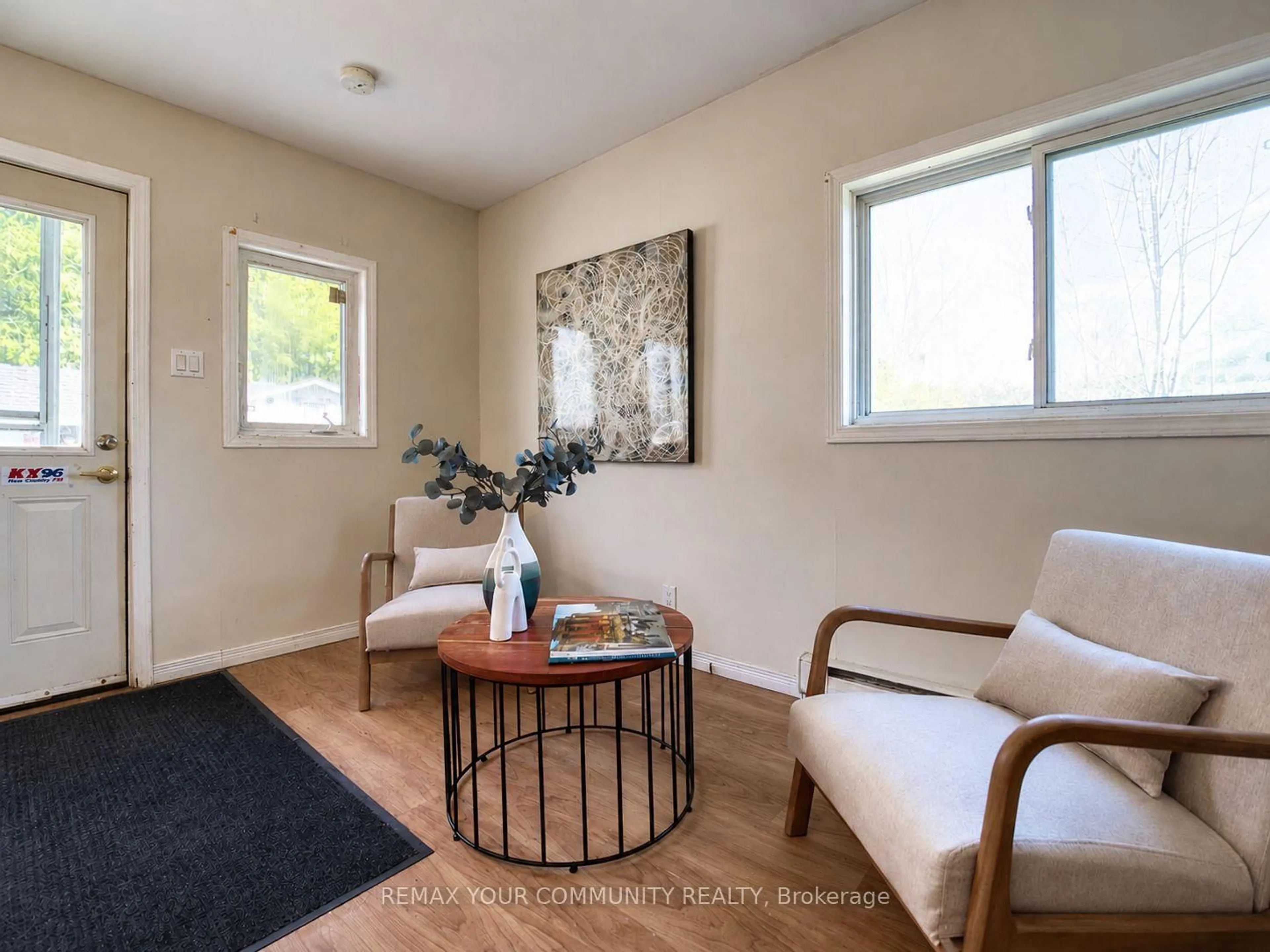 Living room with furniture, unknown for 44 Sixth St, Georgina Ontario L0E 1E0