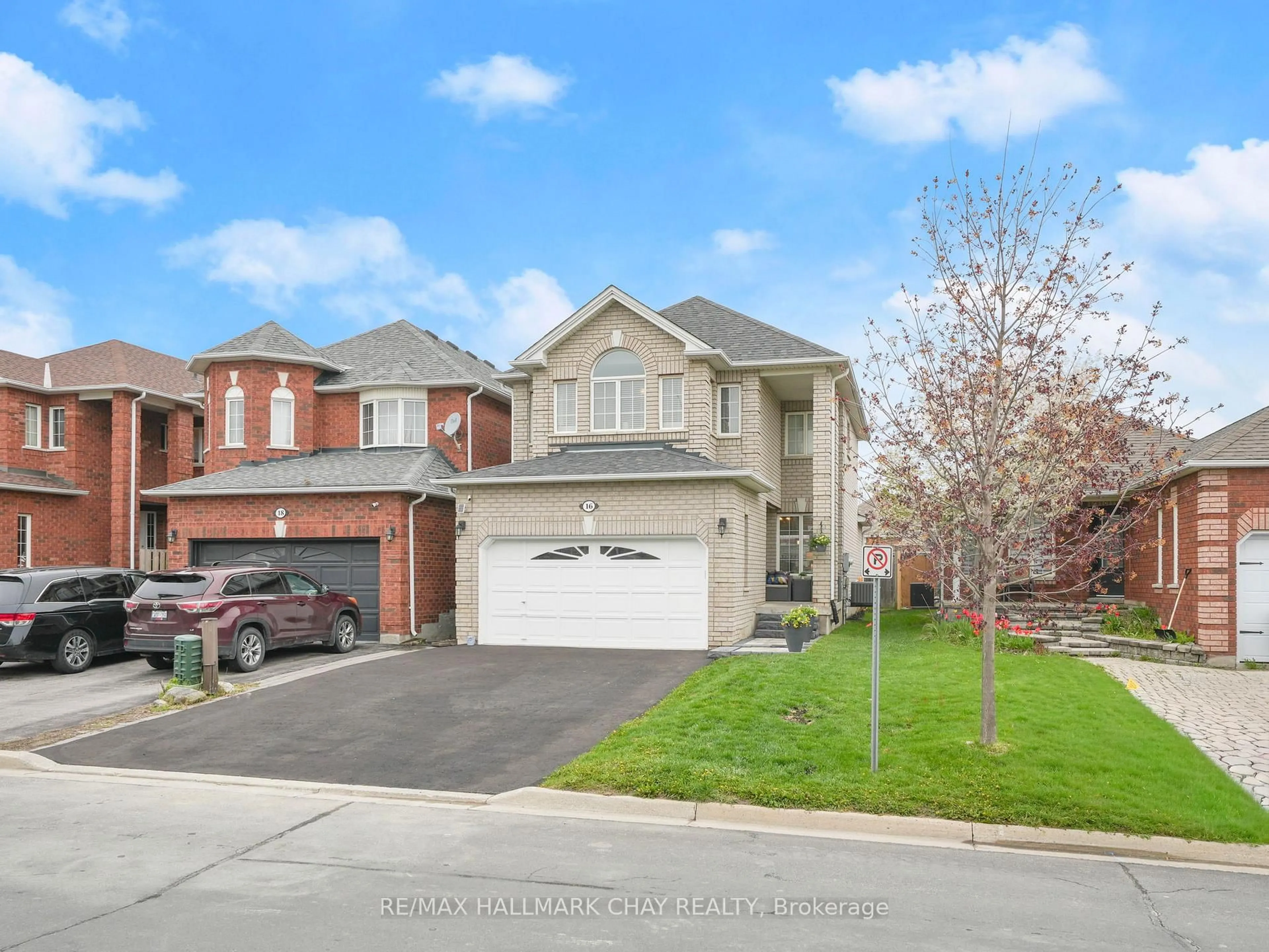 A pic from outside/outdoor area/front of a property/back of a property/a pic from drone, street for 16 Preston Ave, New Tecumseth Ontario L9R 1Y6